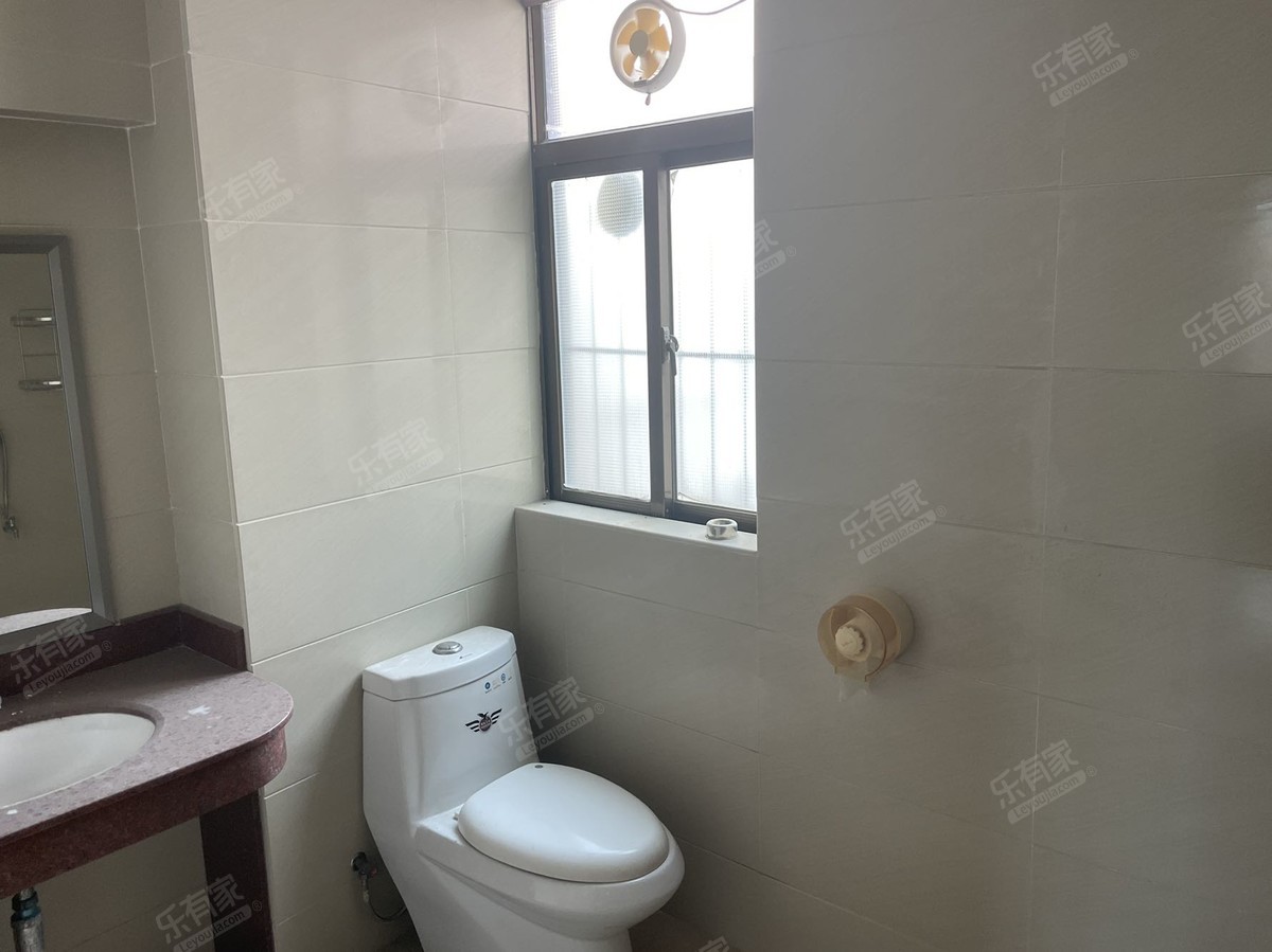 新龙昌花园厕所-1