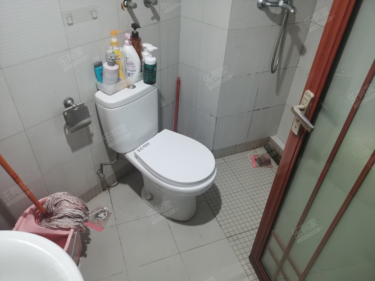 中航凯特公寓厕所-1