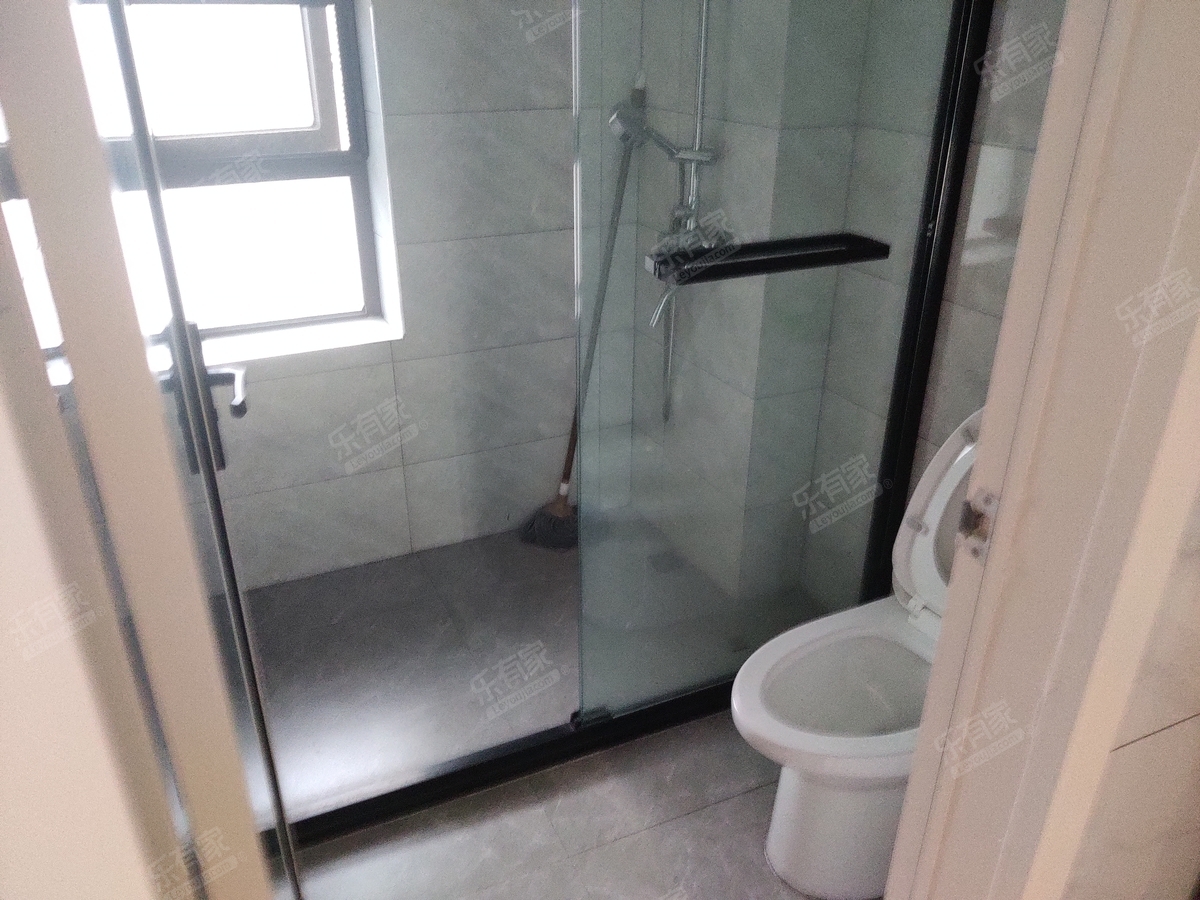 宝安外国语，拾悦城次新四房，南北通透，满五，有钥匙，换房急售