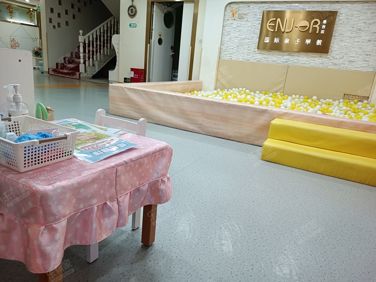 万象汇旁，百鸽笼地铁口小区，精装5房！