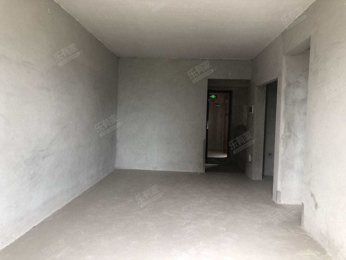 河景大花园，上下3层，前后大花园价格可谈！