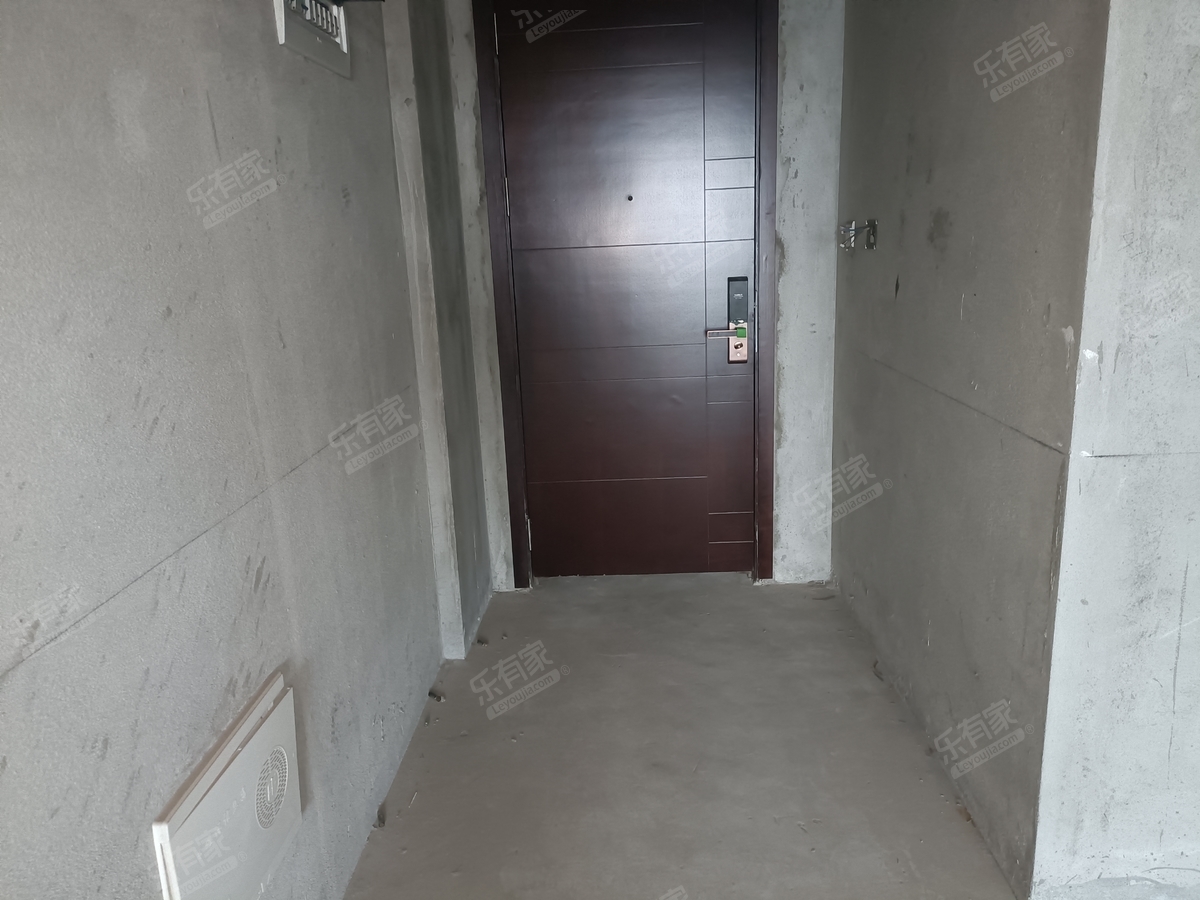 华侨城四海云亭东南毛坯3房，业主诚心出售