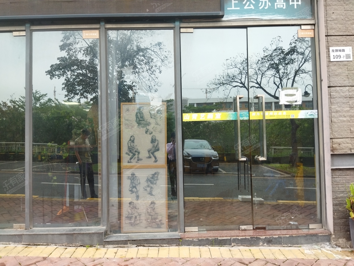 业主全新装修，视野采光通风非常好！