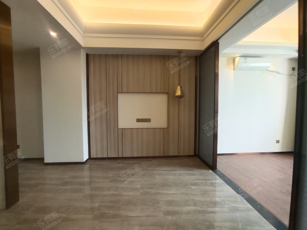 懿峯国际公寓	客厅-1