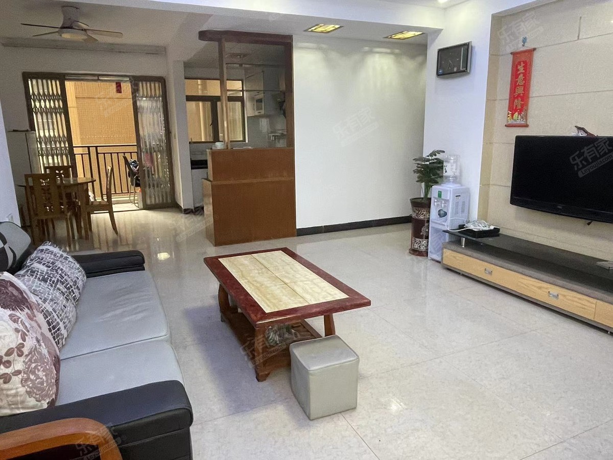 蓝天金地客厅-1