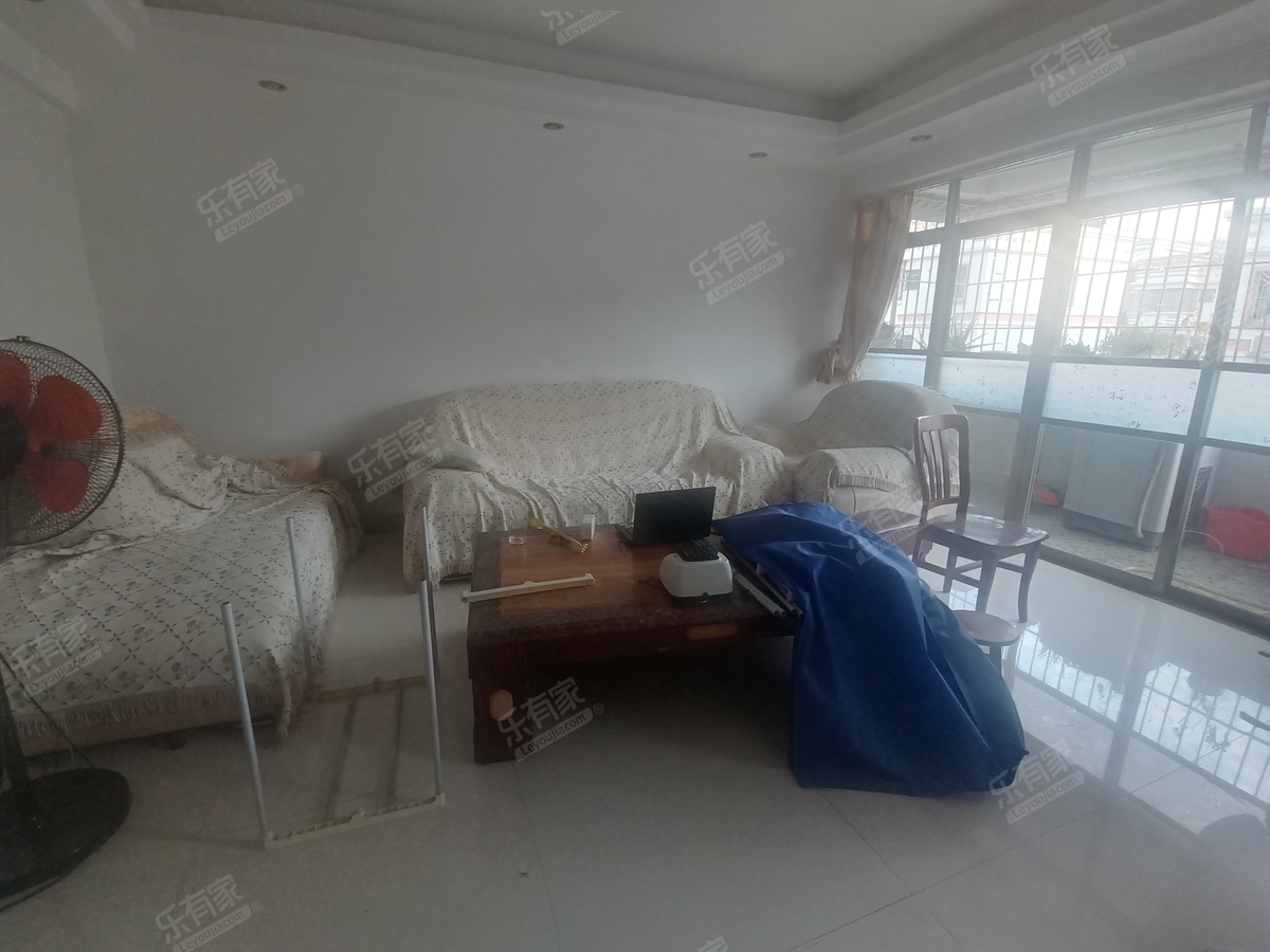 银泉花园A区客厅-1