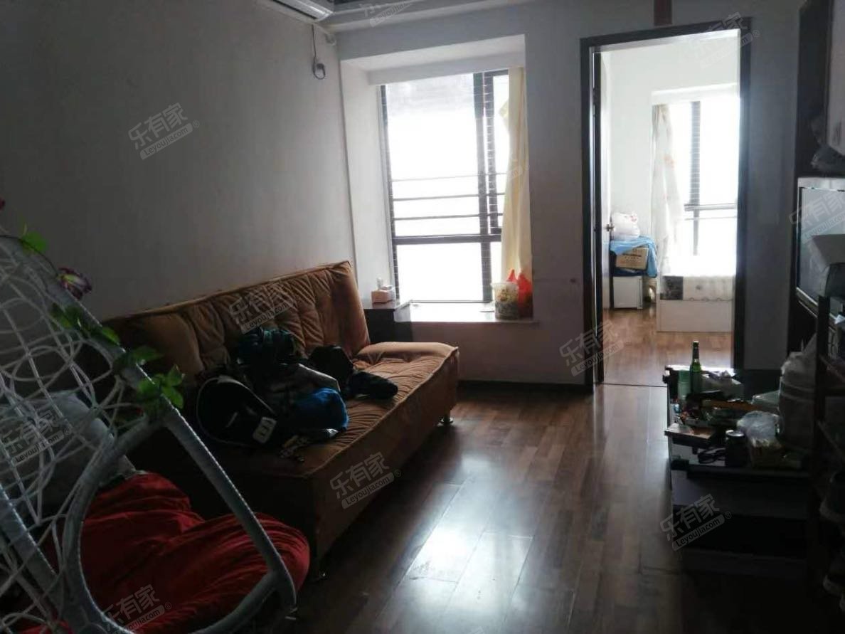 汇港名苑西北普装3室2厅77.39m²