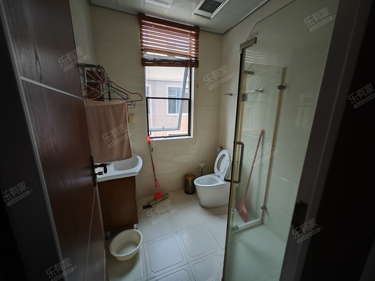 龙光城南区厕所-1