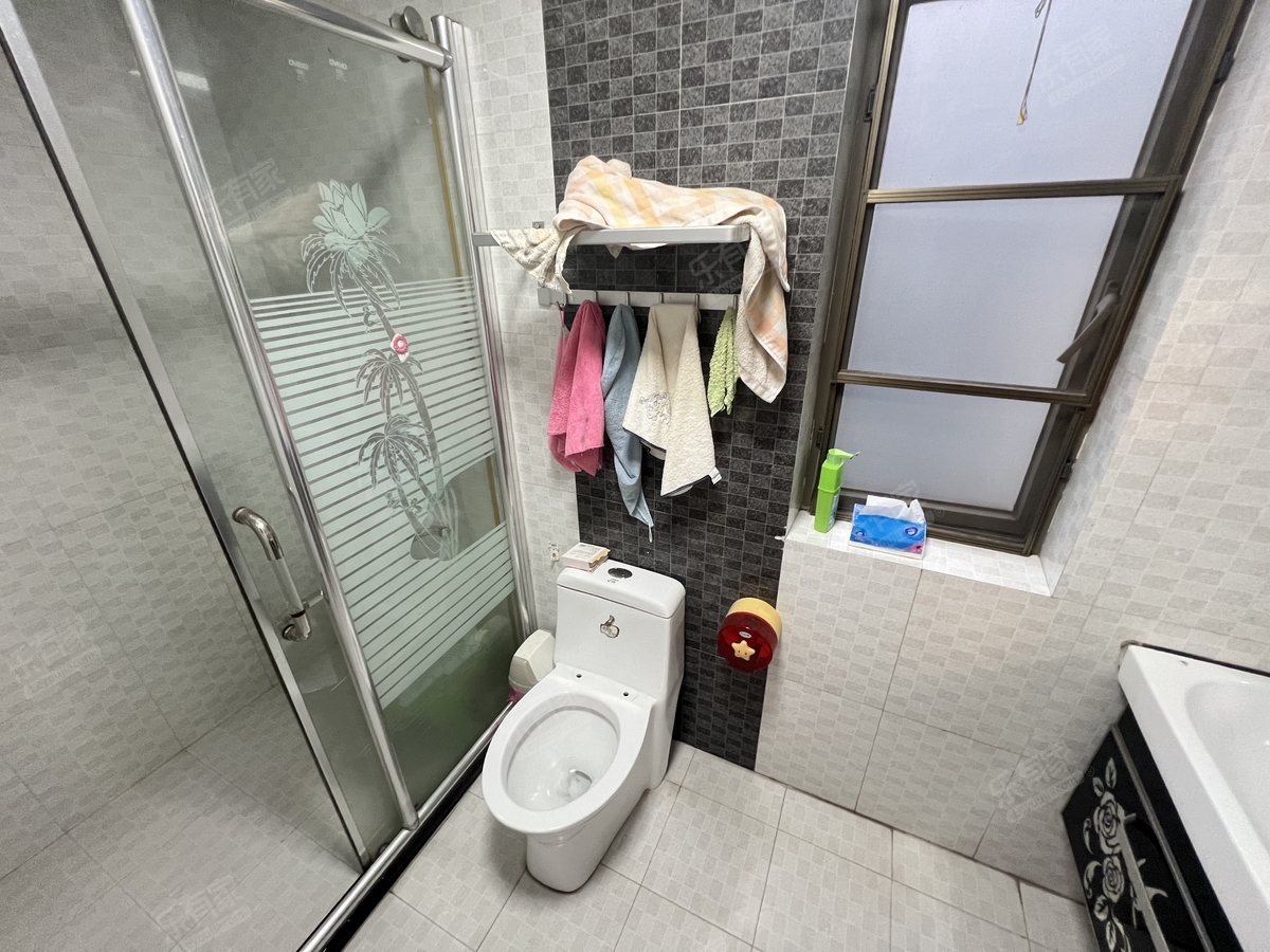 金泽豪庭厕所-2