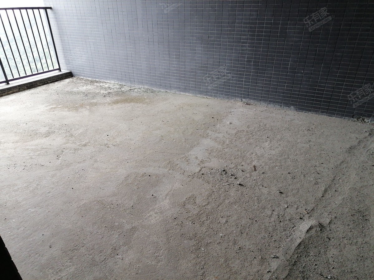 顶层复式，视野非常好