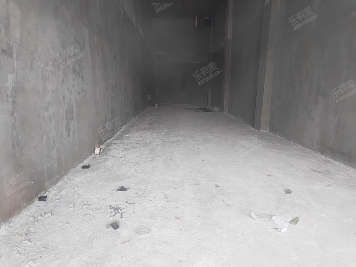 地铁口物业诚意出售。