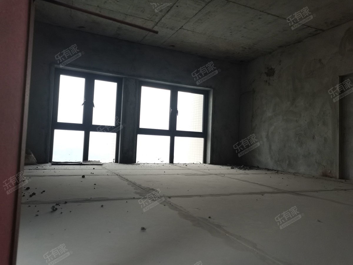 桥头南向小户型，毛坯状态，待您打造理想家园！