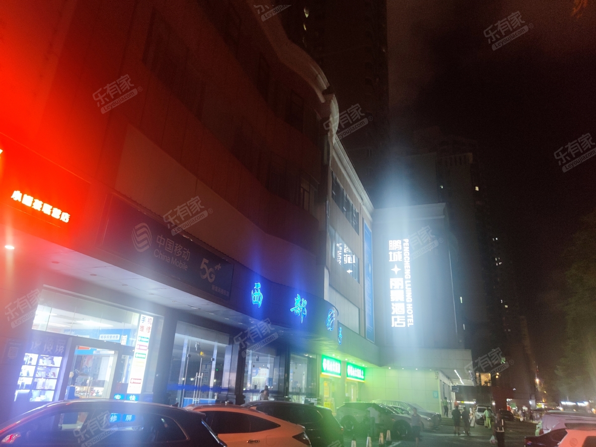 鸿瑞精装修大两房，看房都方便，约起来。