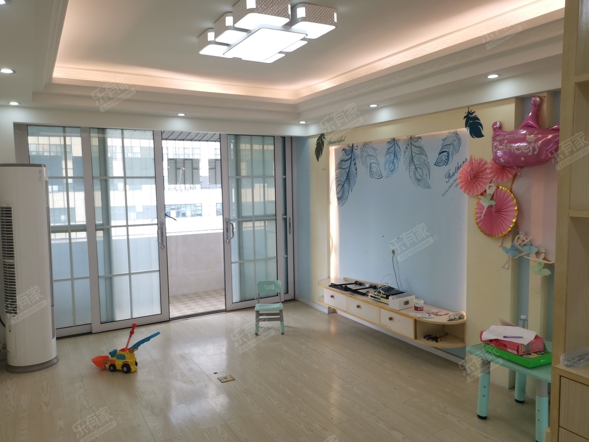 花岗石楼客厅-1