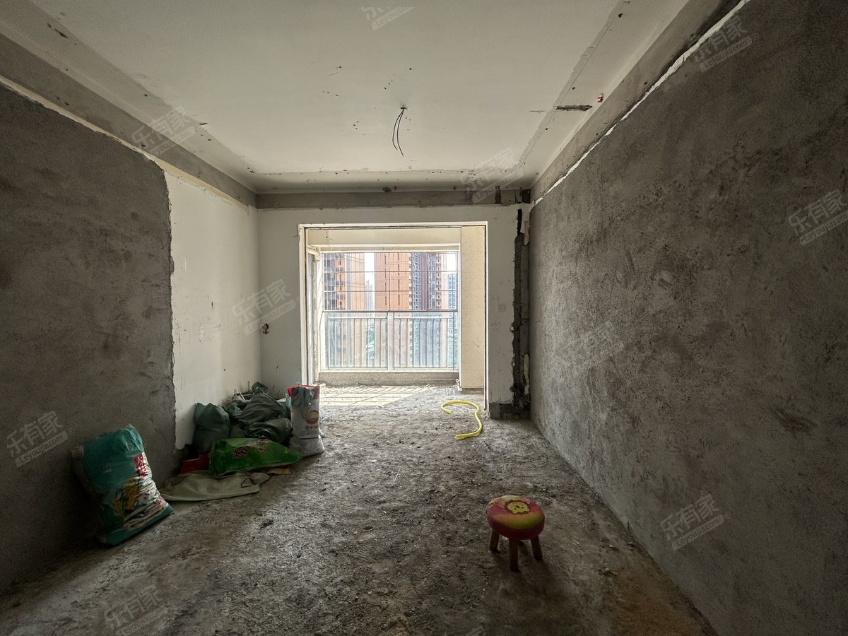 财富海景南北毛坯3室2厅84.3m²