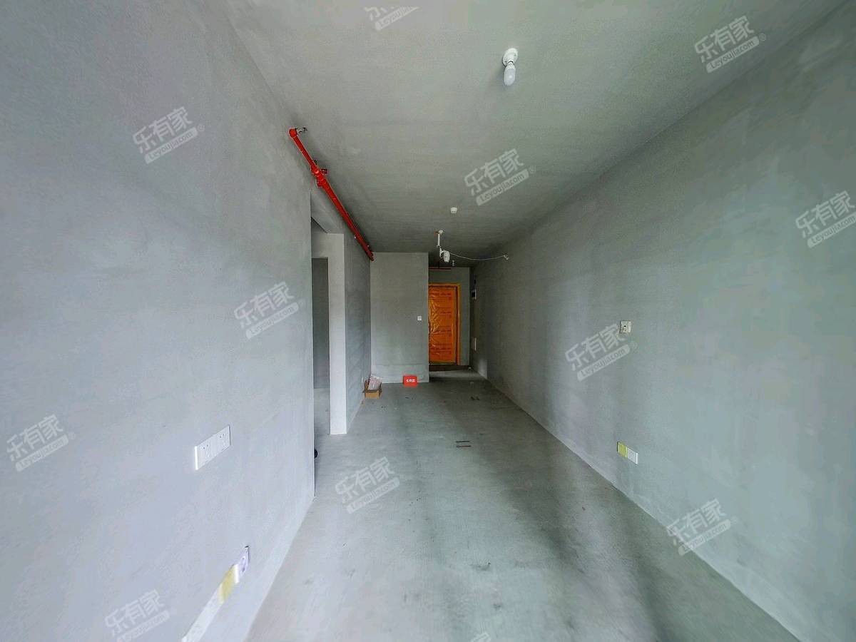 绿景山庄，精装修房，急售买一层给一层