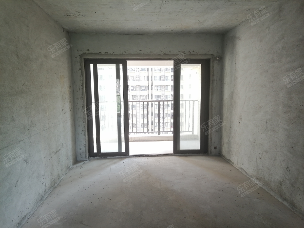 银銮阁花园南精装3室2厅80.15m²