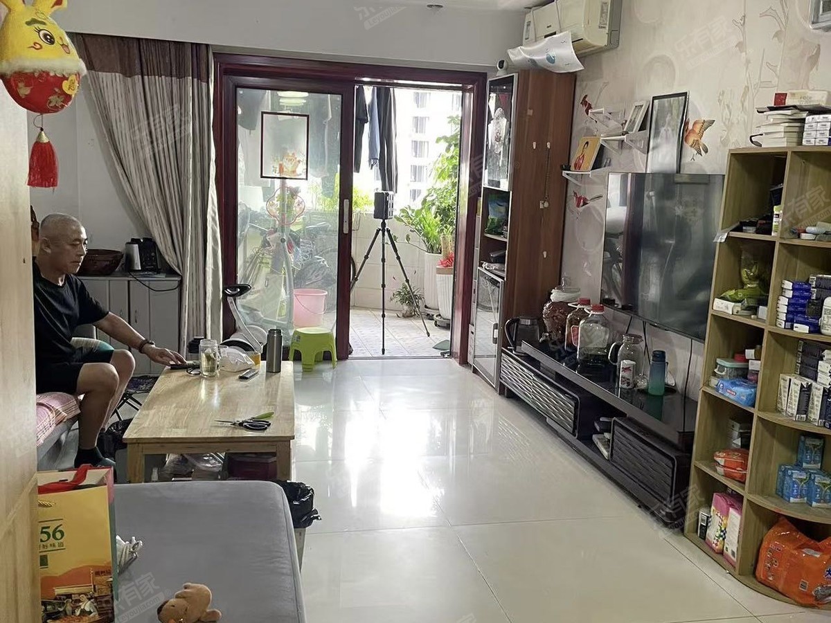 地铁口物业地中园精装修四房