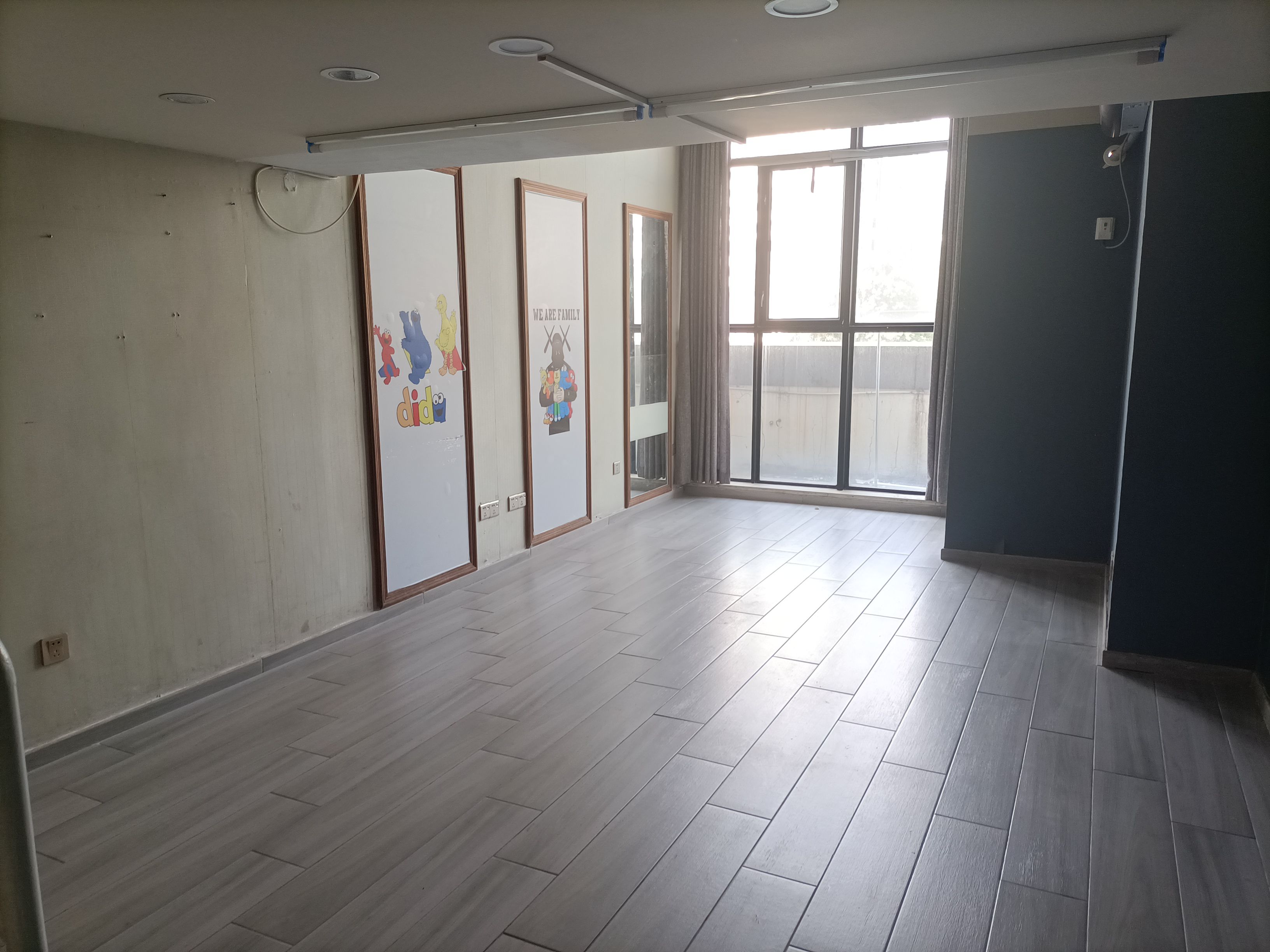 银汉国际公寓客厅-1