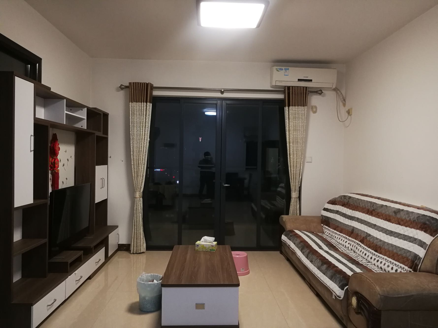 中天国际(盈翠苑)客厅-1