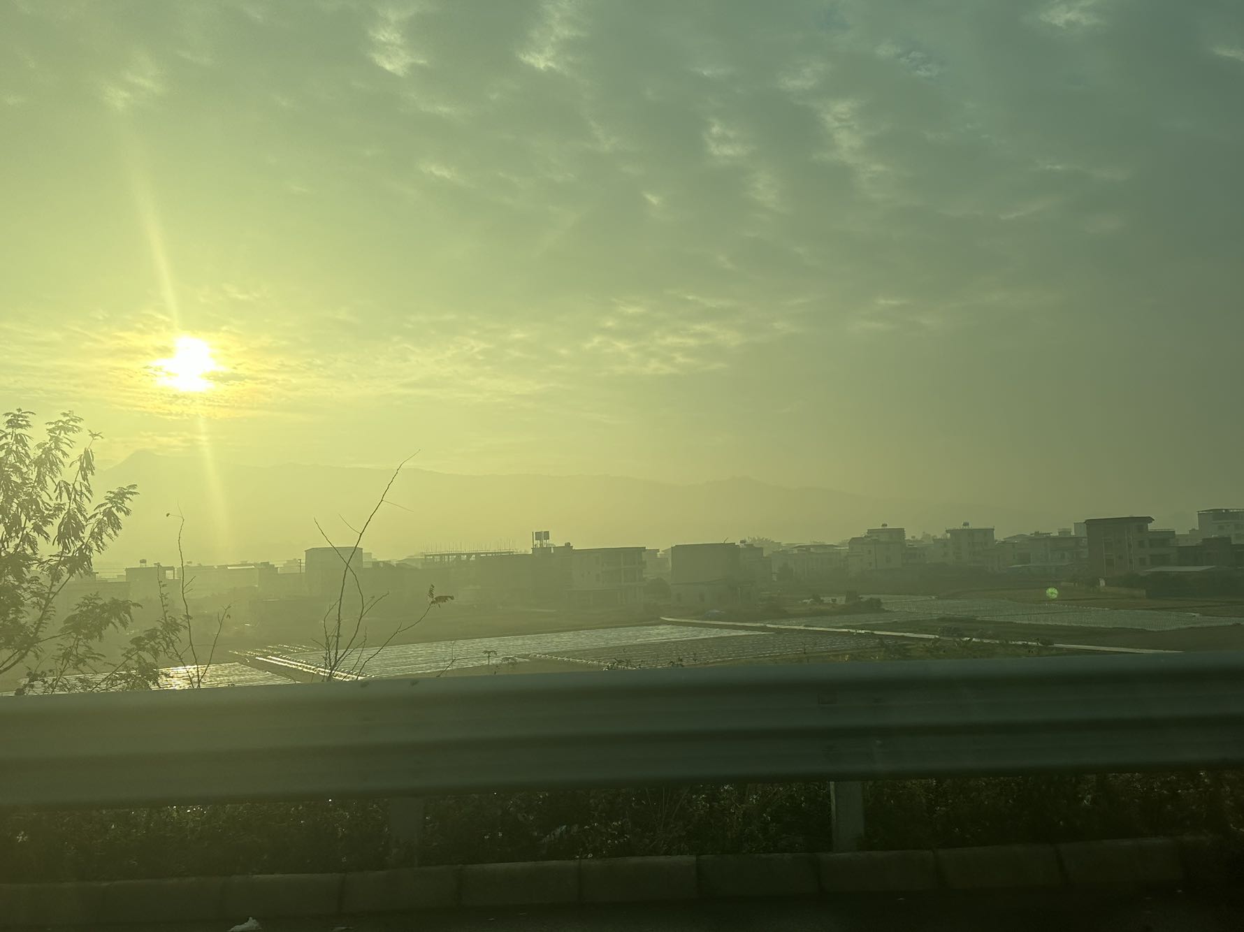 正规四房，格局方正，视野好，通透性强，居住舒适。-深圳万科翰邻城租房