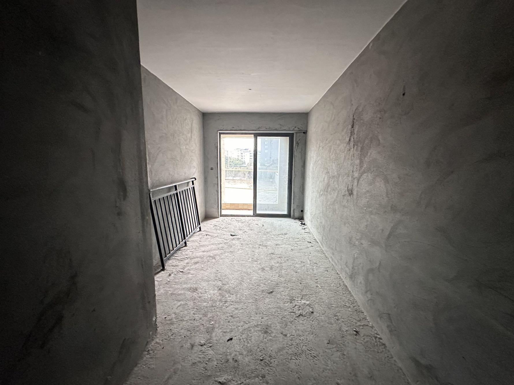 高峰汇现房，业主全新未住过，看泳池，景观舒适