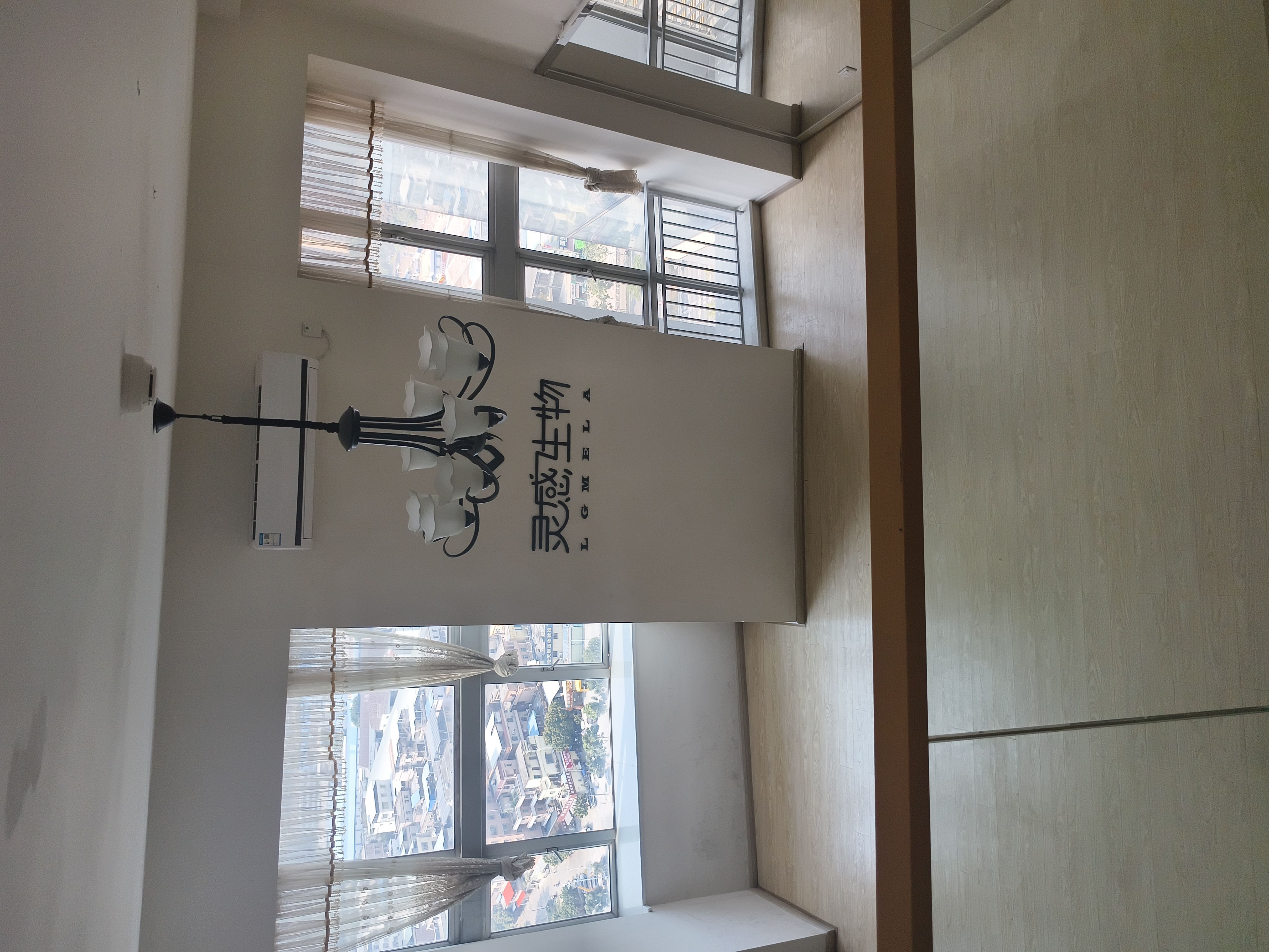 汇通广场公寓客厅-1