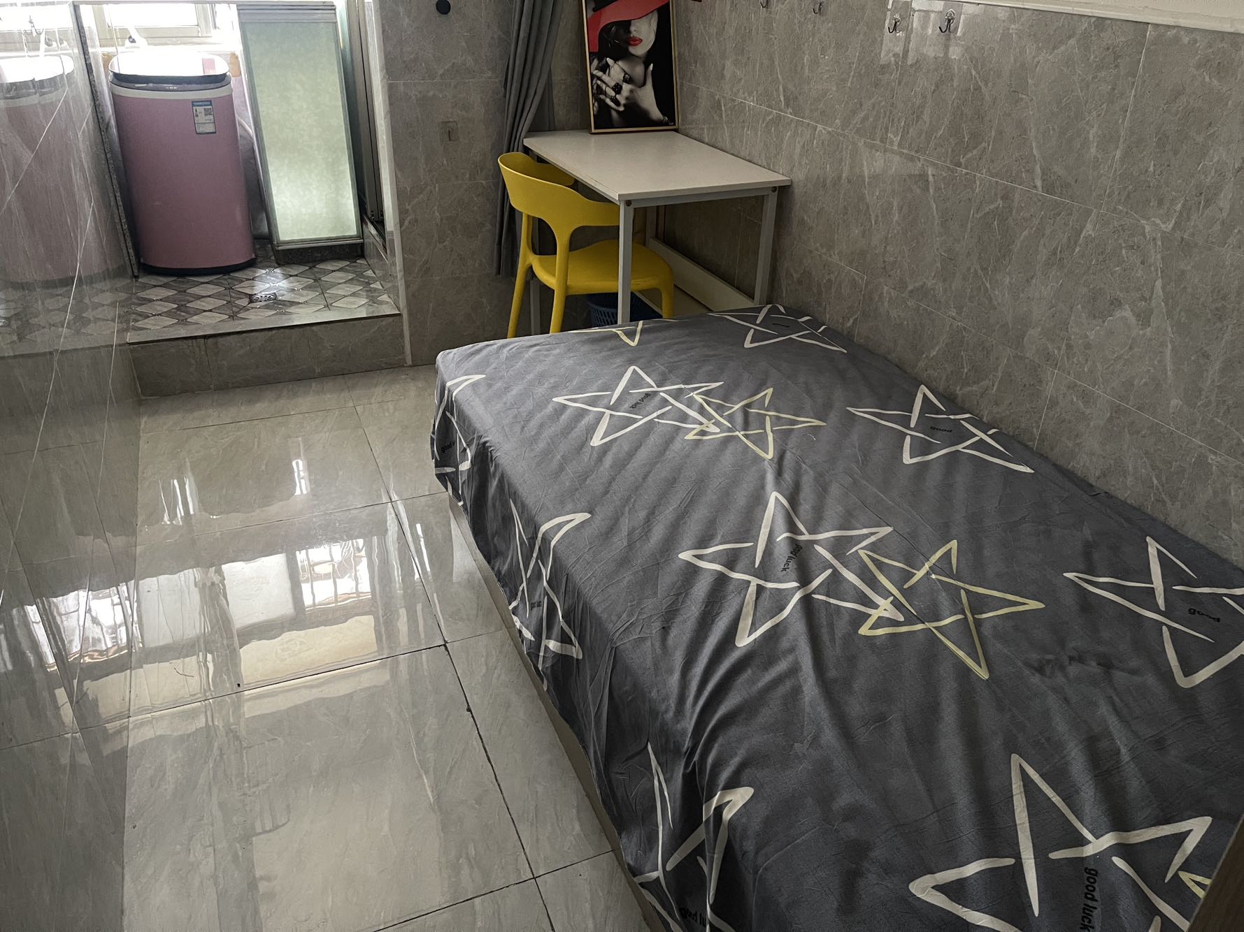 南贸中心位于常兴路天虹商场对面，小区整体是一个大型