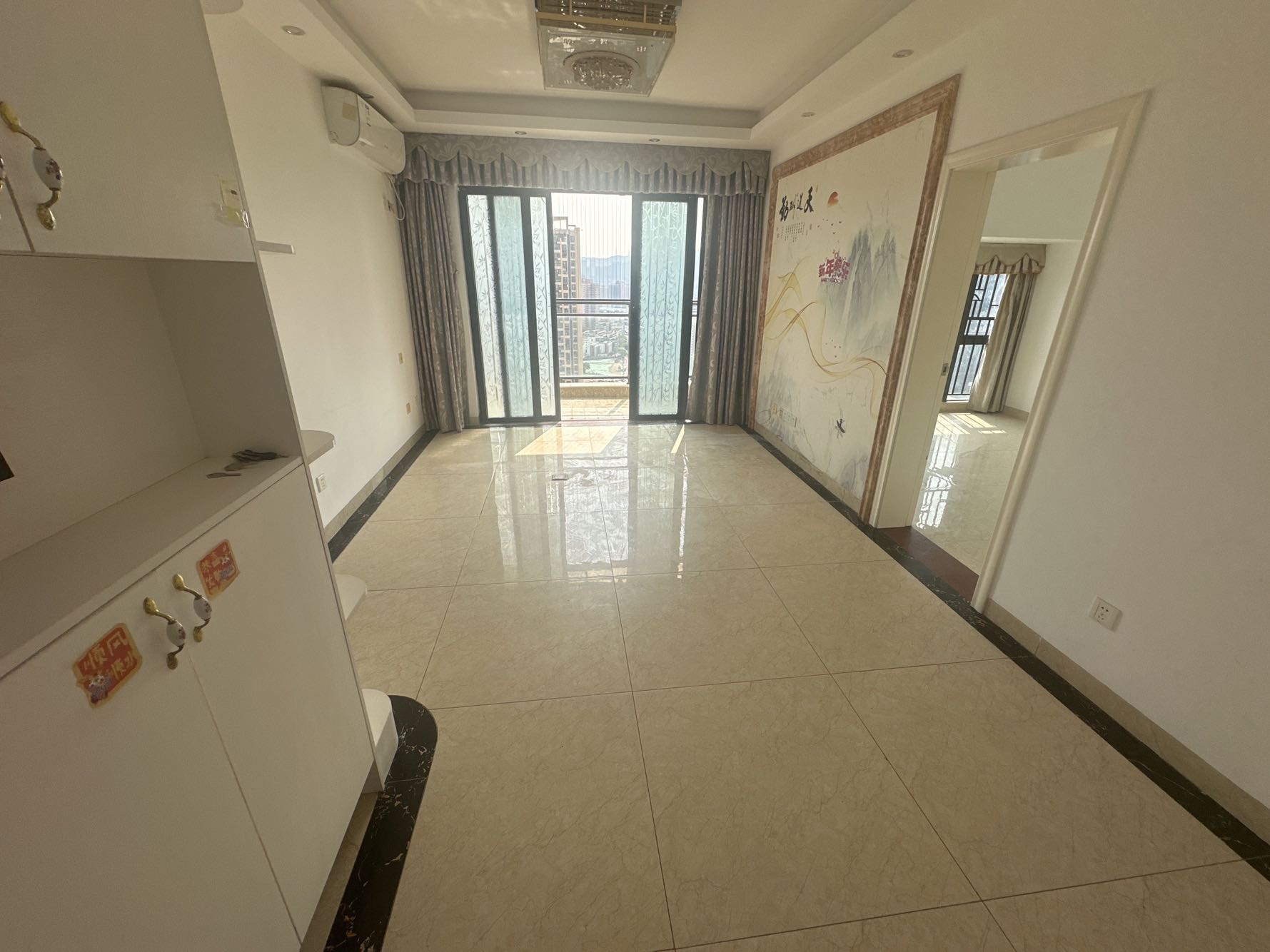 联美新天地华府西南普装3室2厅89.44m²