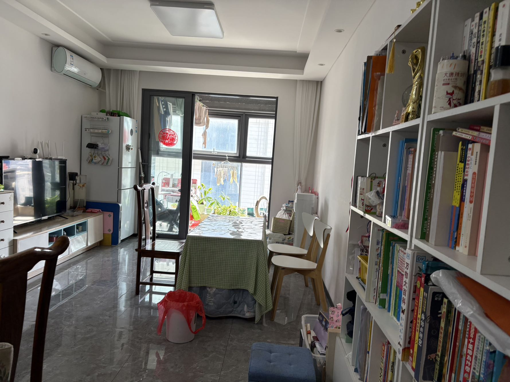 中海阳光橡树园客厅-1