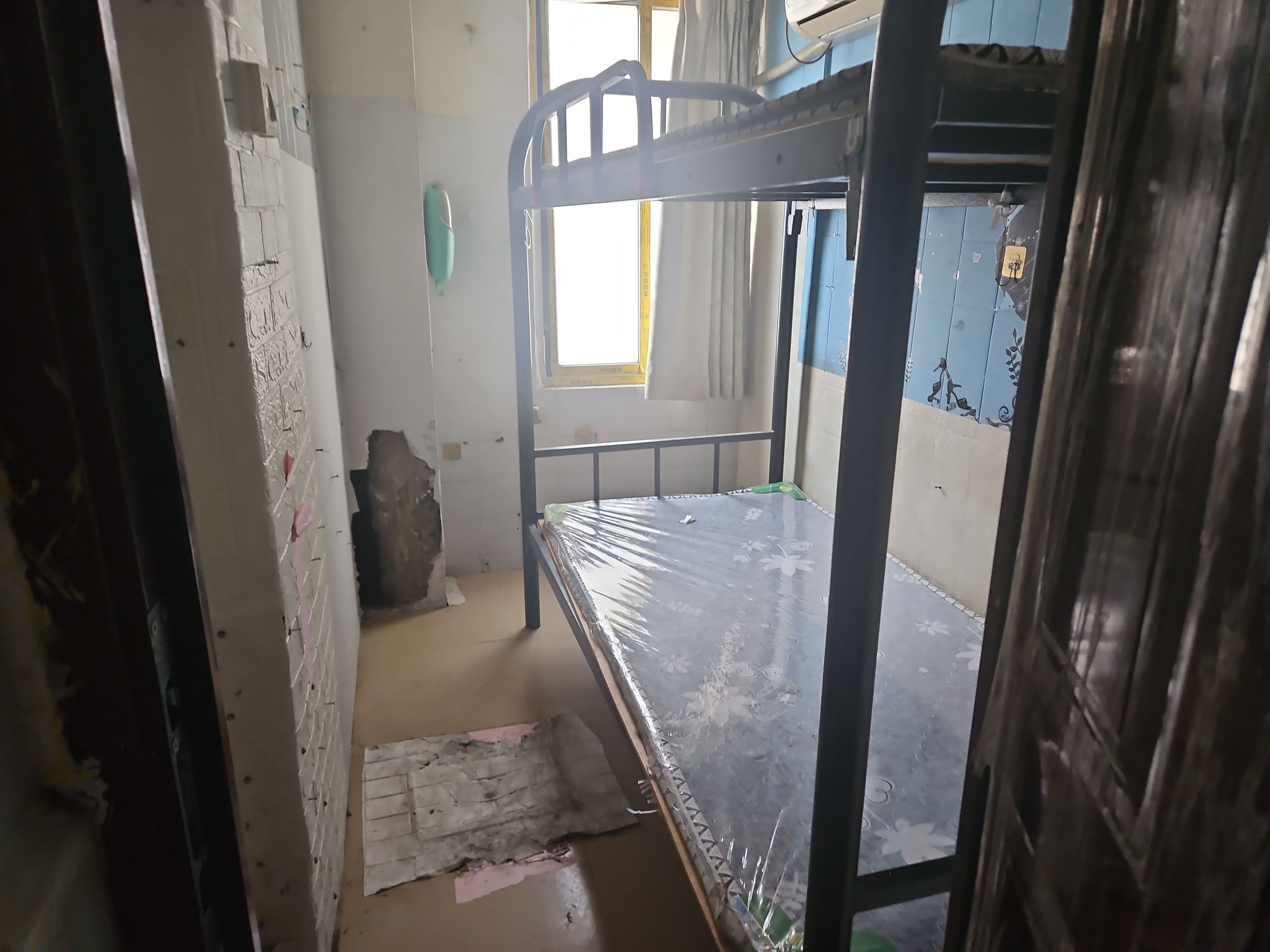 小区位于生活配套的中间地段，生活设施完善，周边和小-中山常丰花园租房