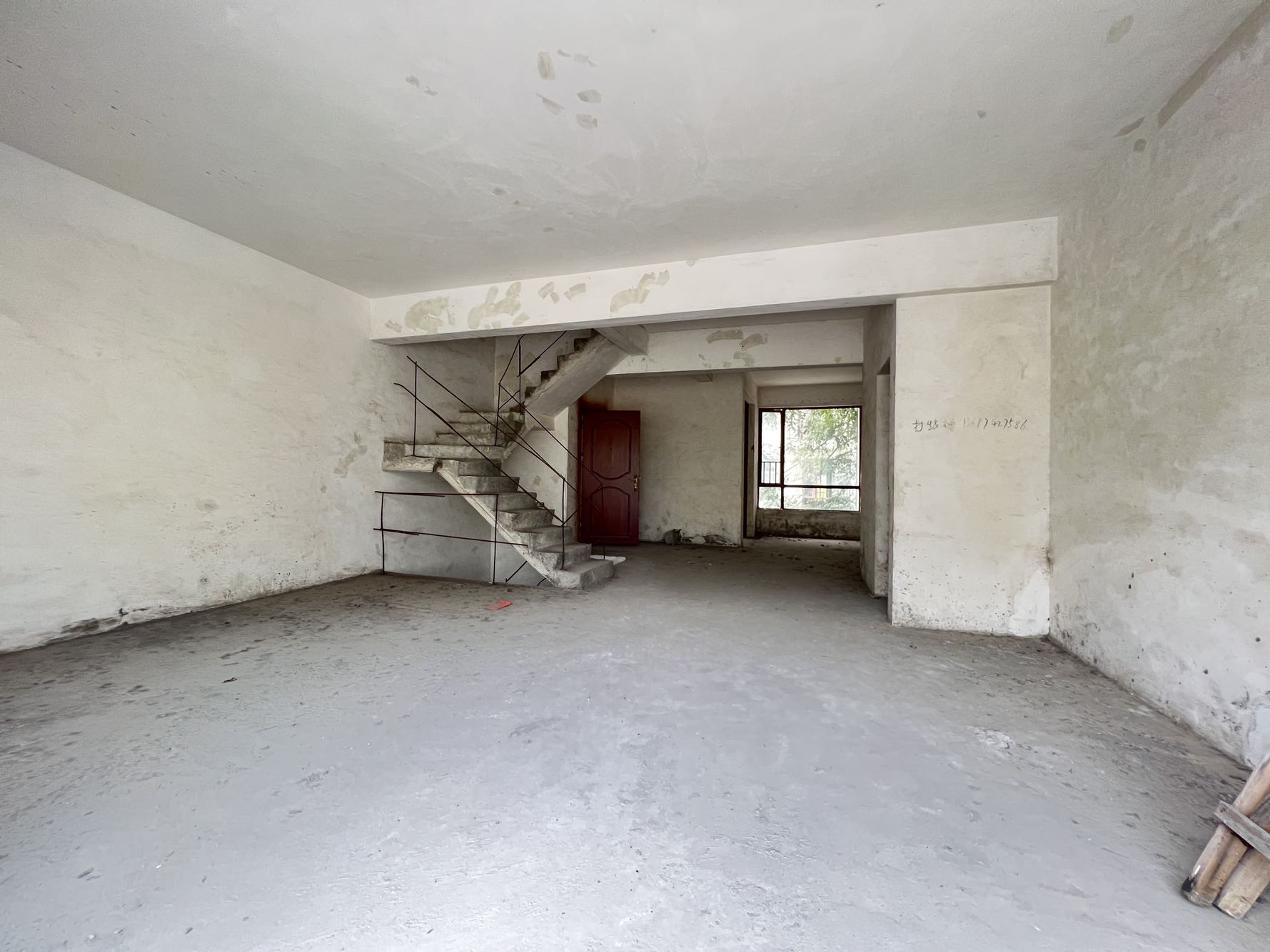 东骏花园南精装3室2厅104m²经典户型，近公园