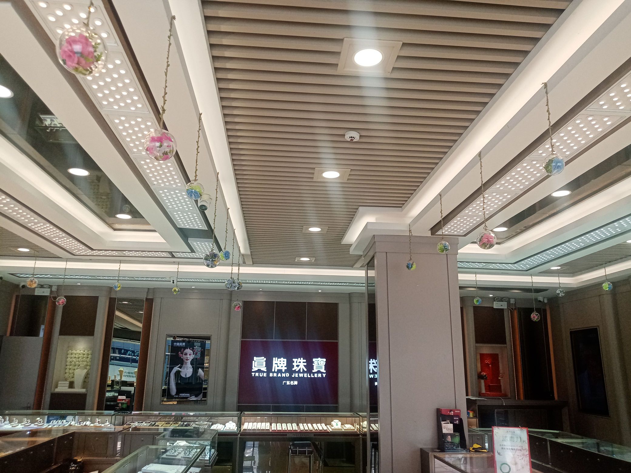 心海城精装三房急售，楼下坪山二外，价可谈，红本包税