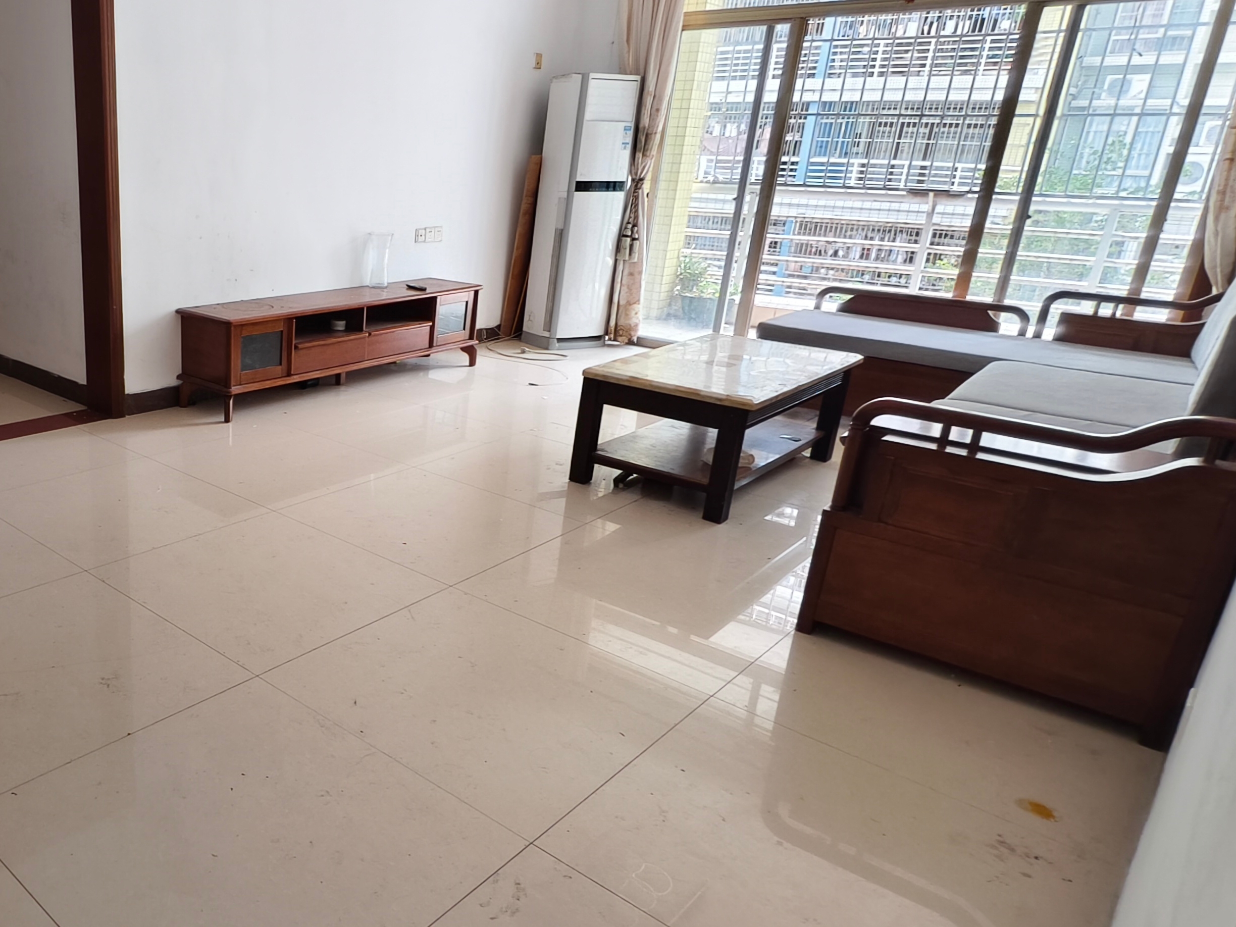 梅花豪庭北精装3室2厅105m²