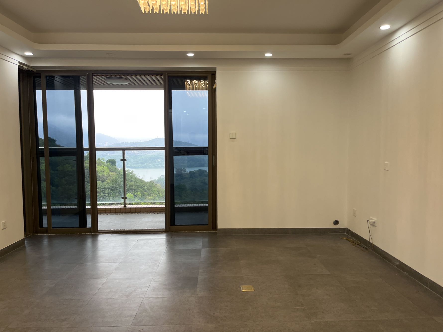 淘金山湖景花园一期客厅-2