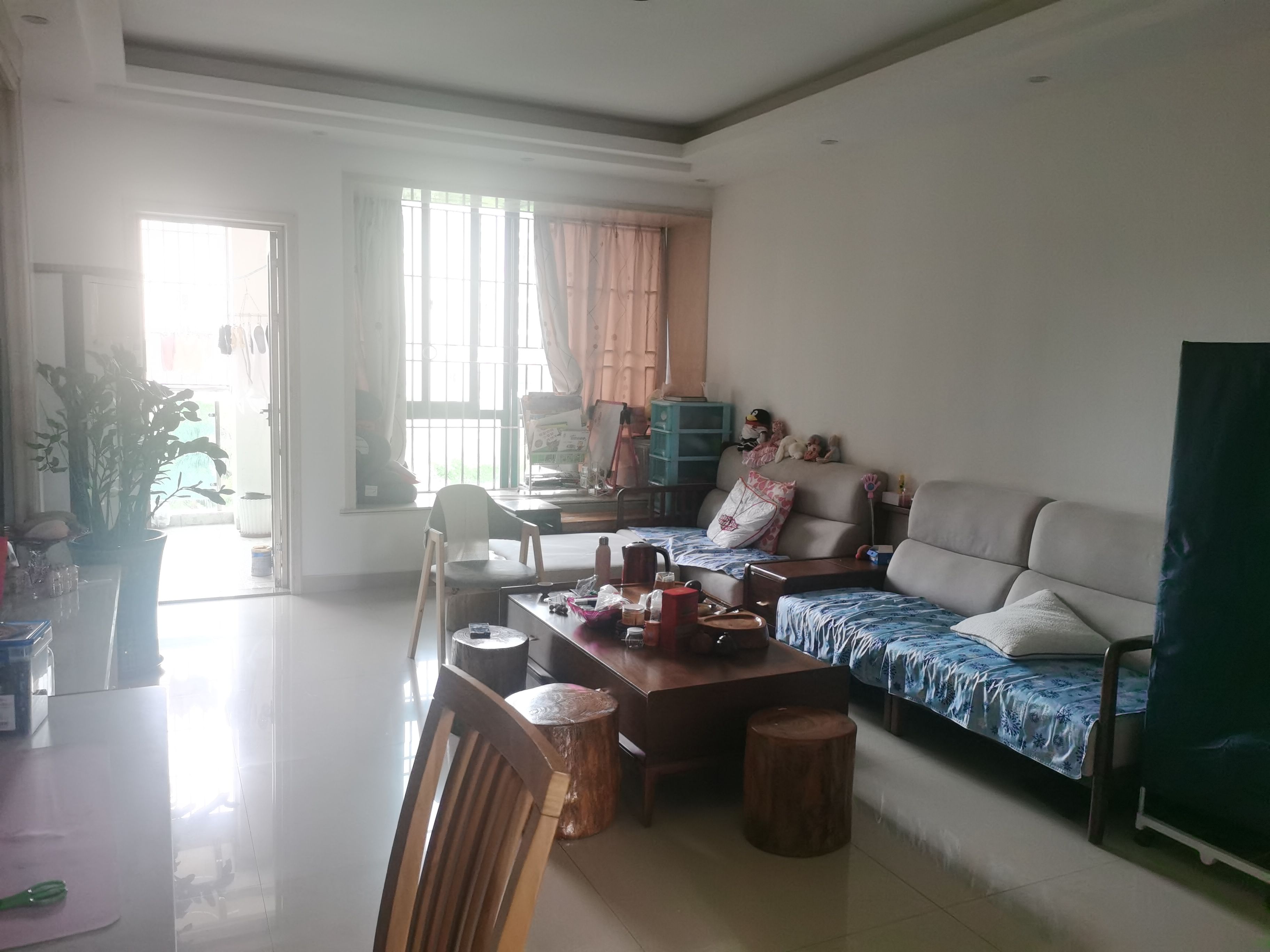 翠峰丽景位置非常不错，楼下花园面积很大，环境优美，居住安静