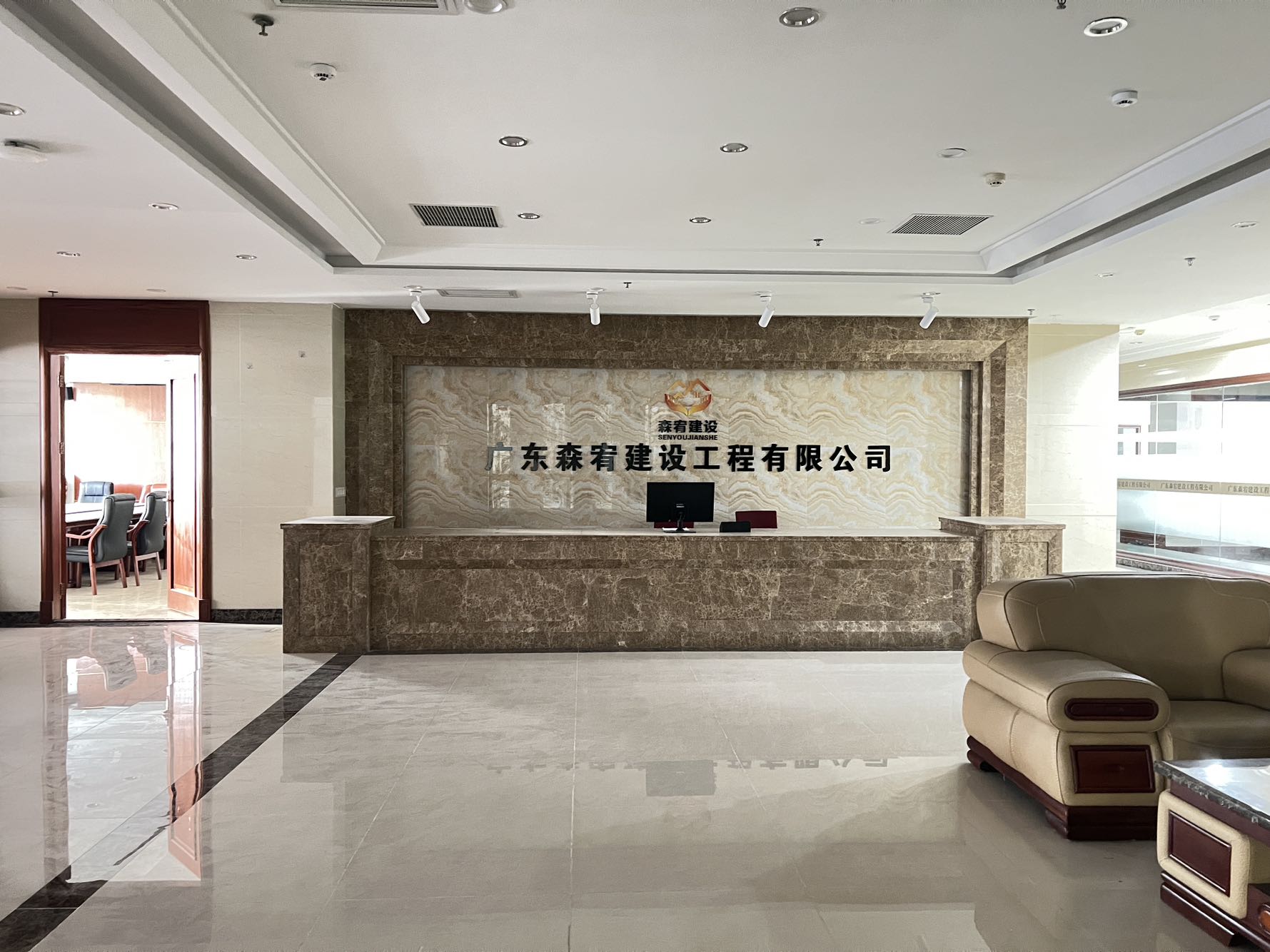 康雅苑南豪装商铺8室800m²出租