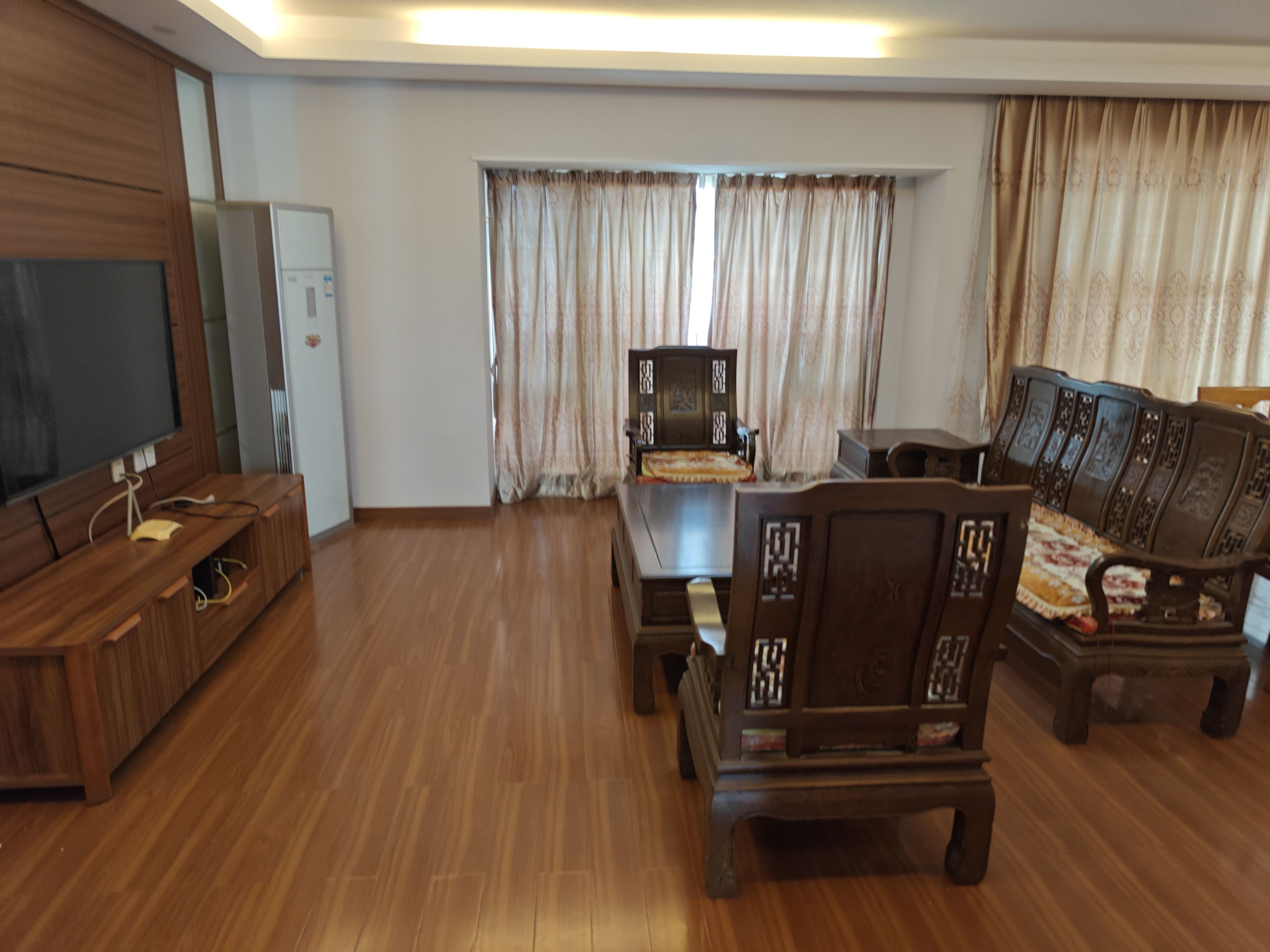 万科府前一号客厅-1