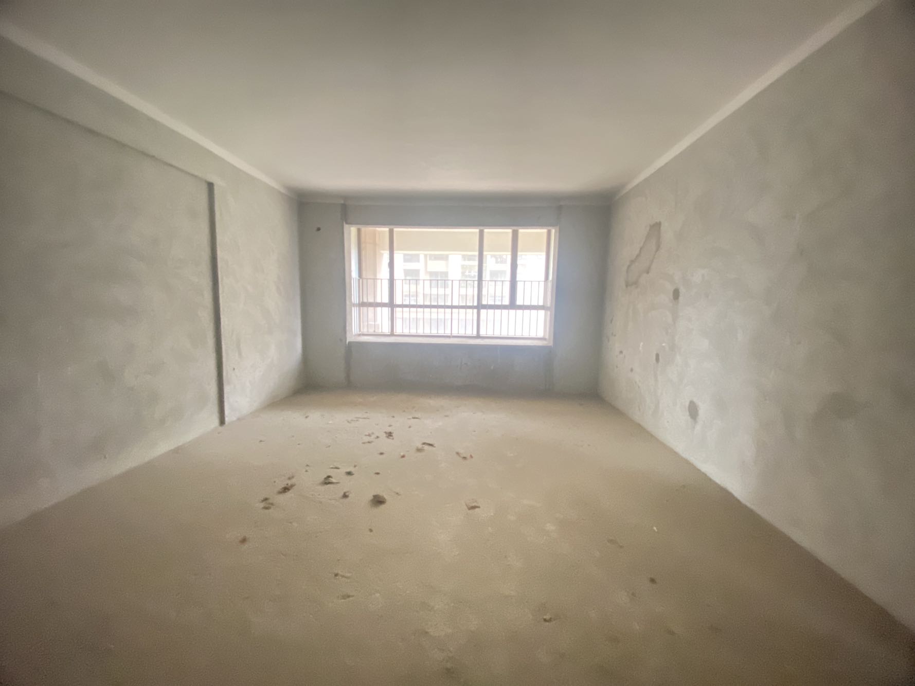 黄圃自建房诚心出售，一楼做商铺，二三楼住宅，临街，投资空间大