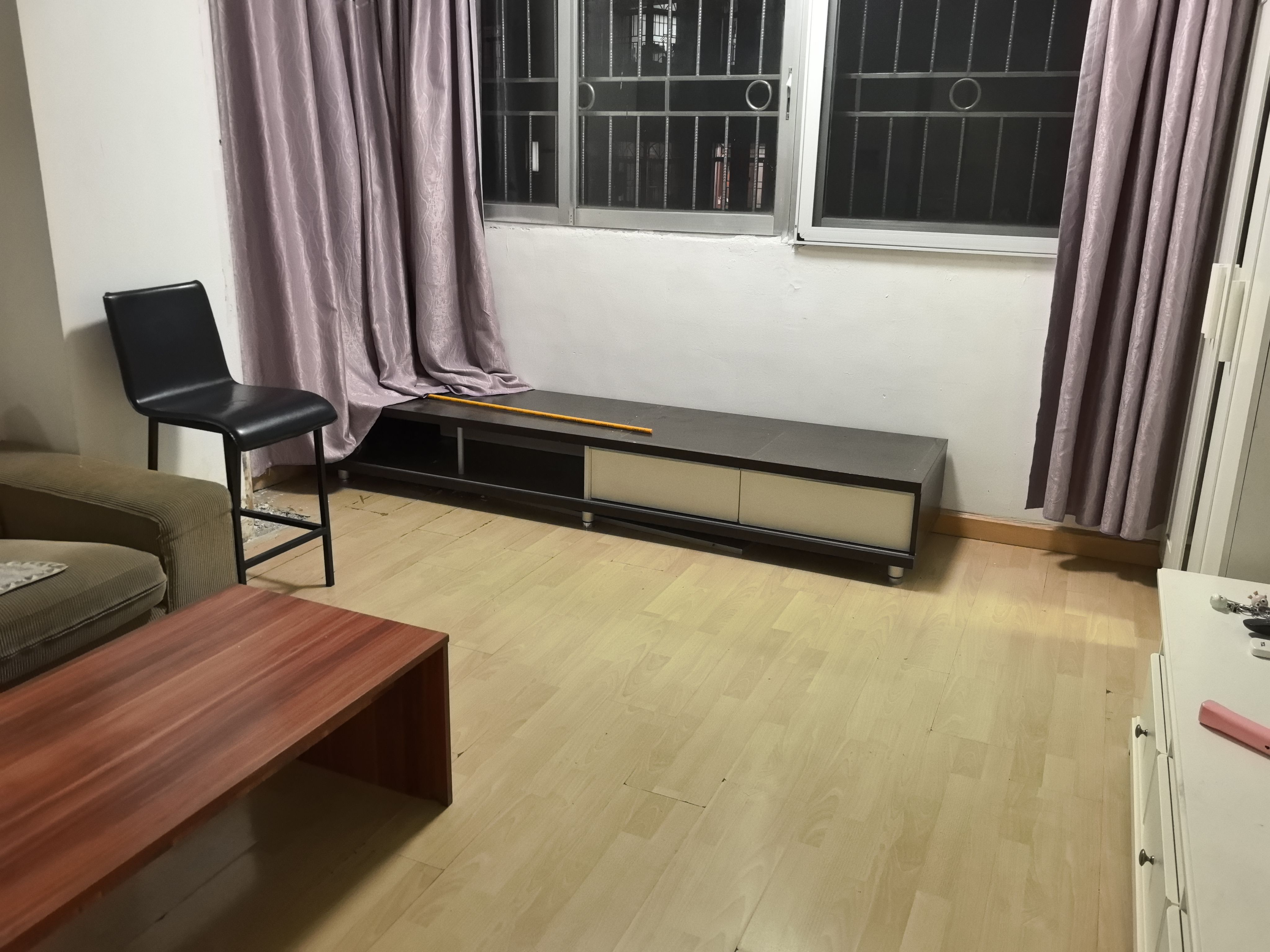 安业花园，北，普装，3室2厅，80m²