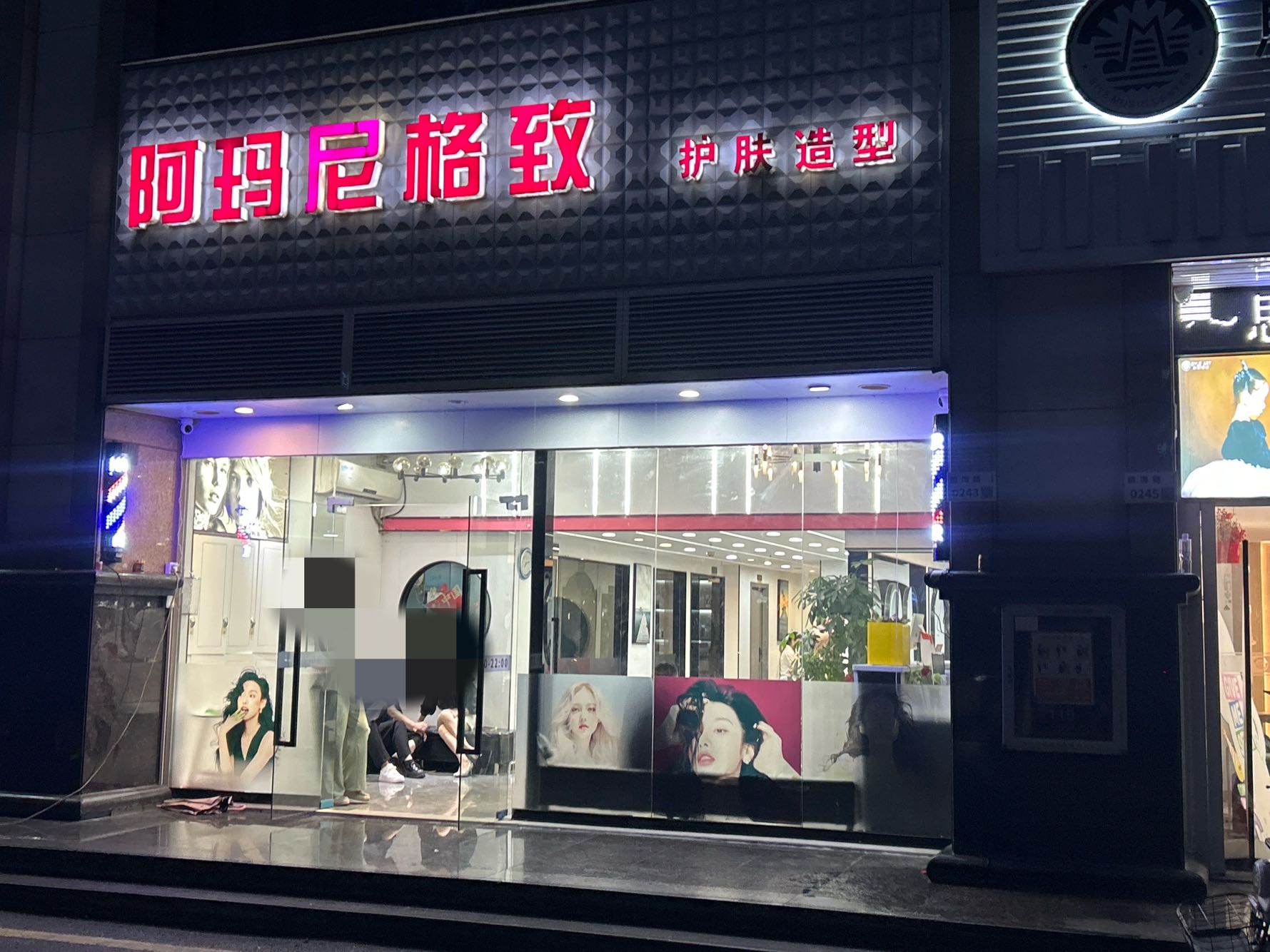 依云伴山正规大三房客厅出阳台