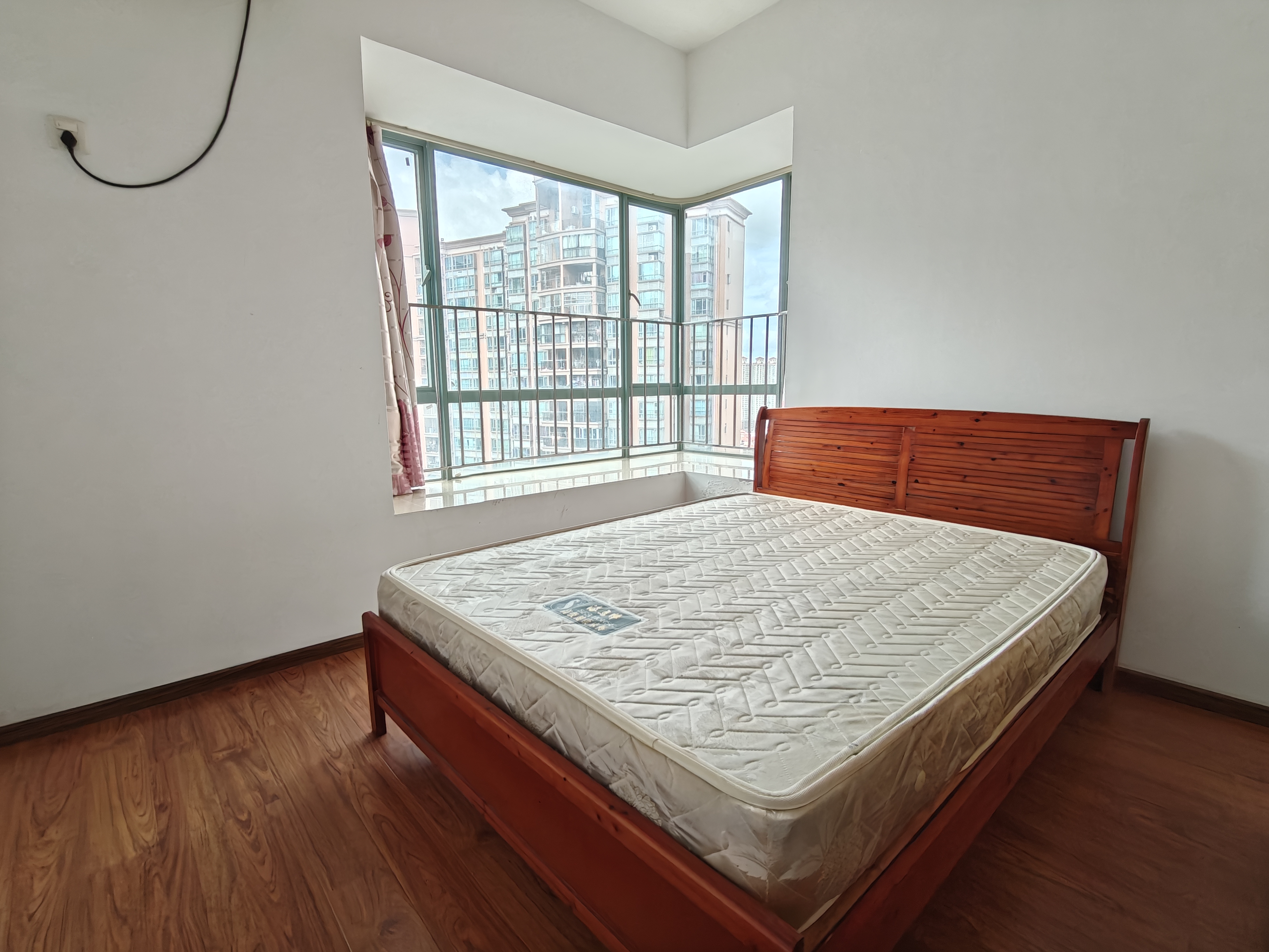 惠州南站附近，天虹商场旁彩虹城，舒适3房+入户，诚心出售