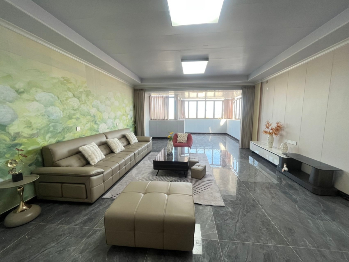海伦花园南北精装7室3厅230.58m²