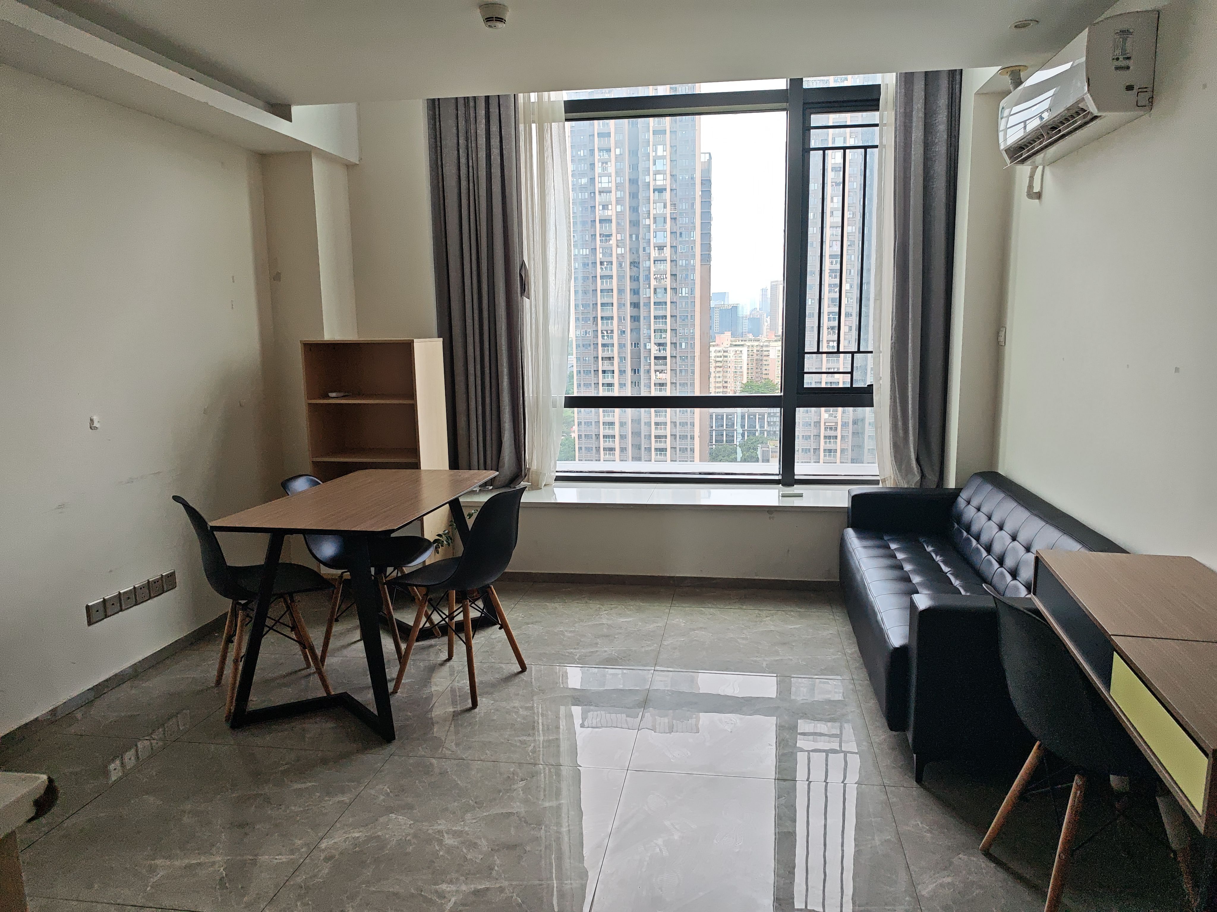 前海银鸿大厦客厅-1