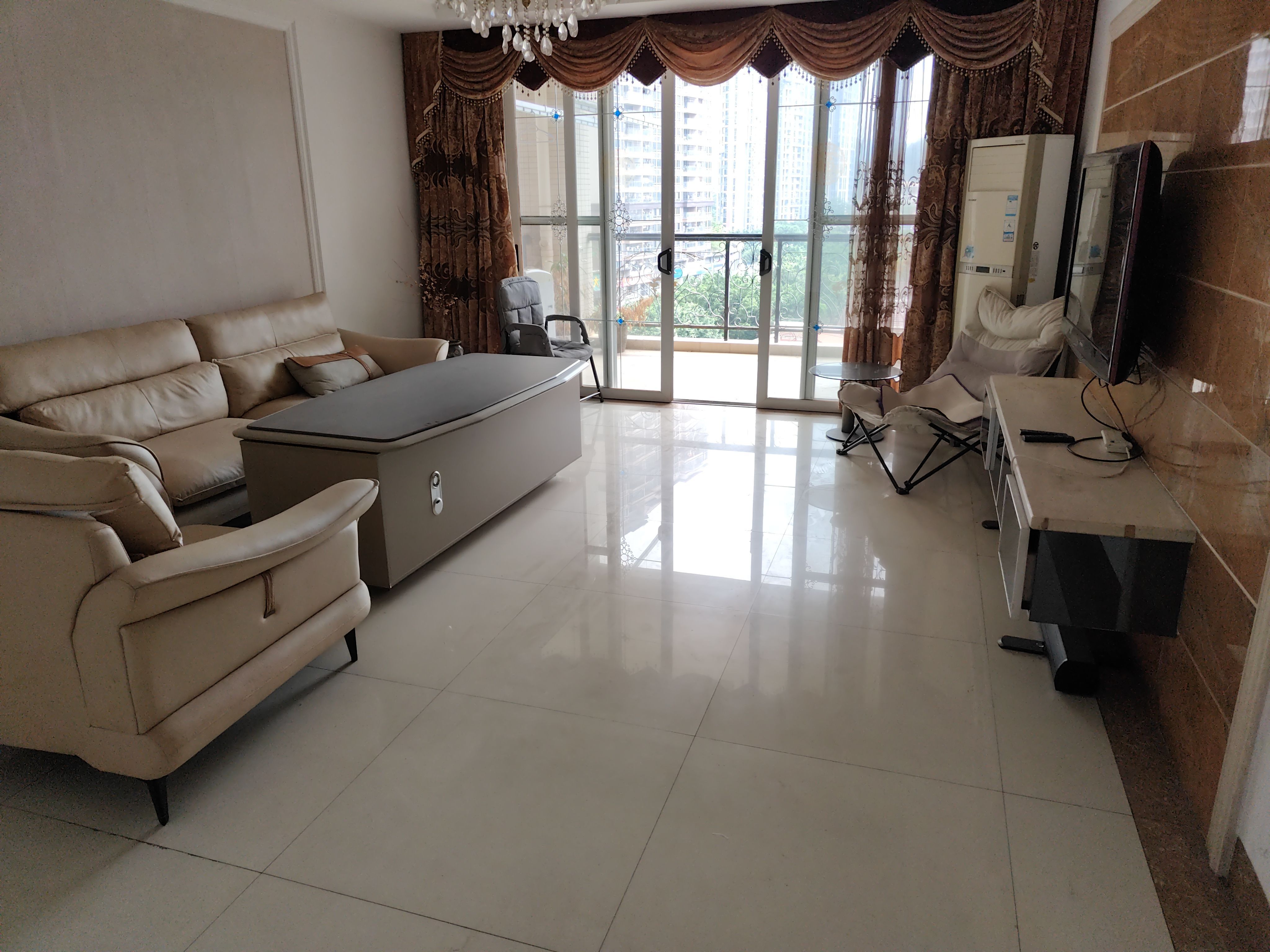 富龙翡翠欧庭4室2厅153m²
