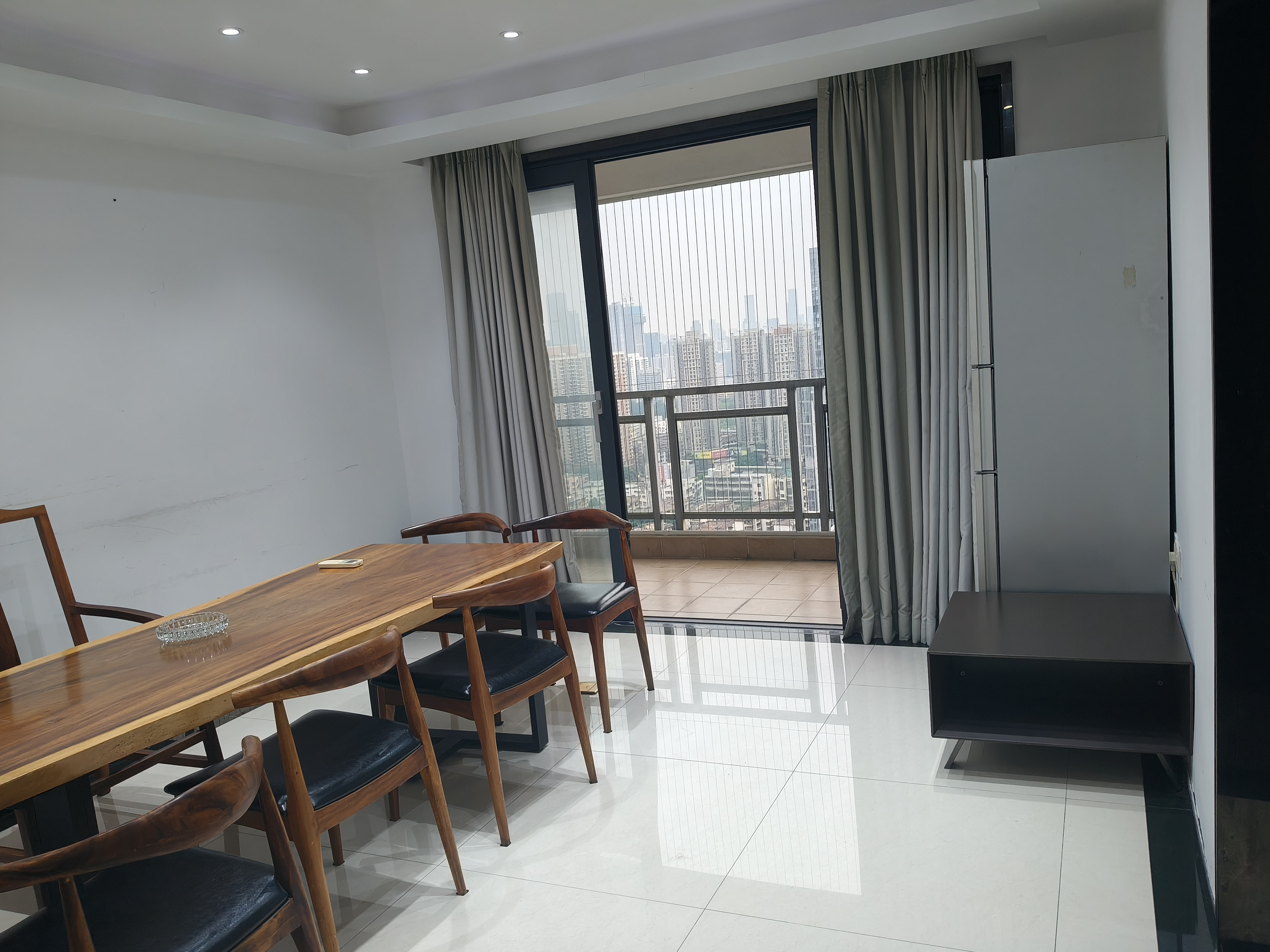 阳光天地西精装3室2厅74.5m²