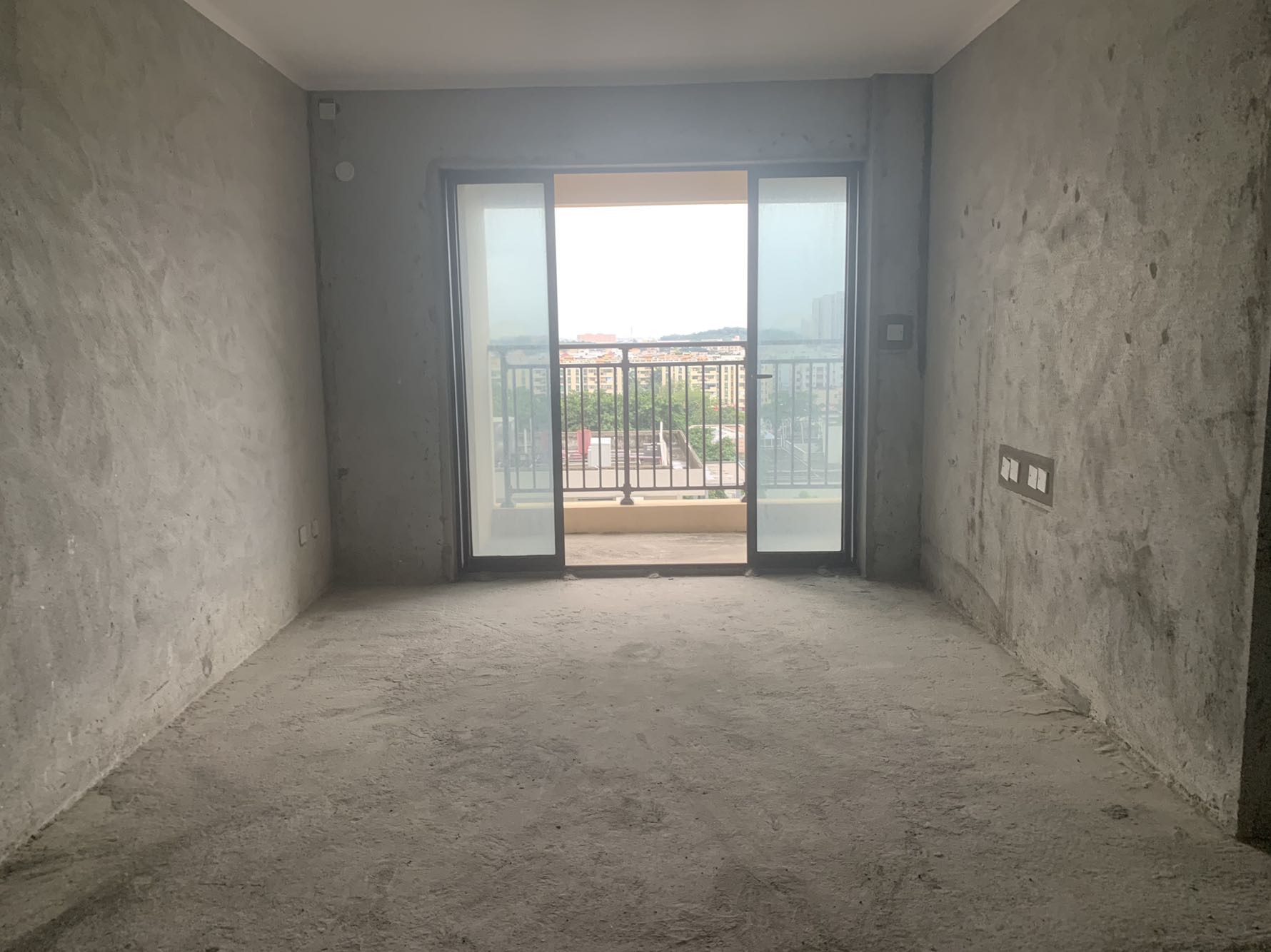 佳兆业毛坯三房出售