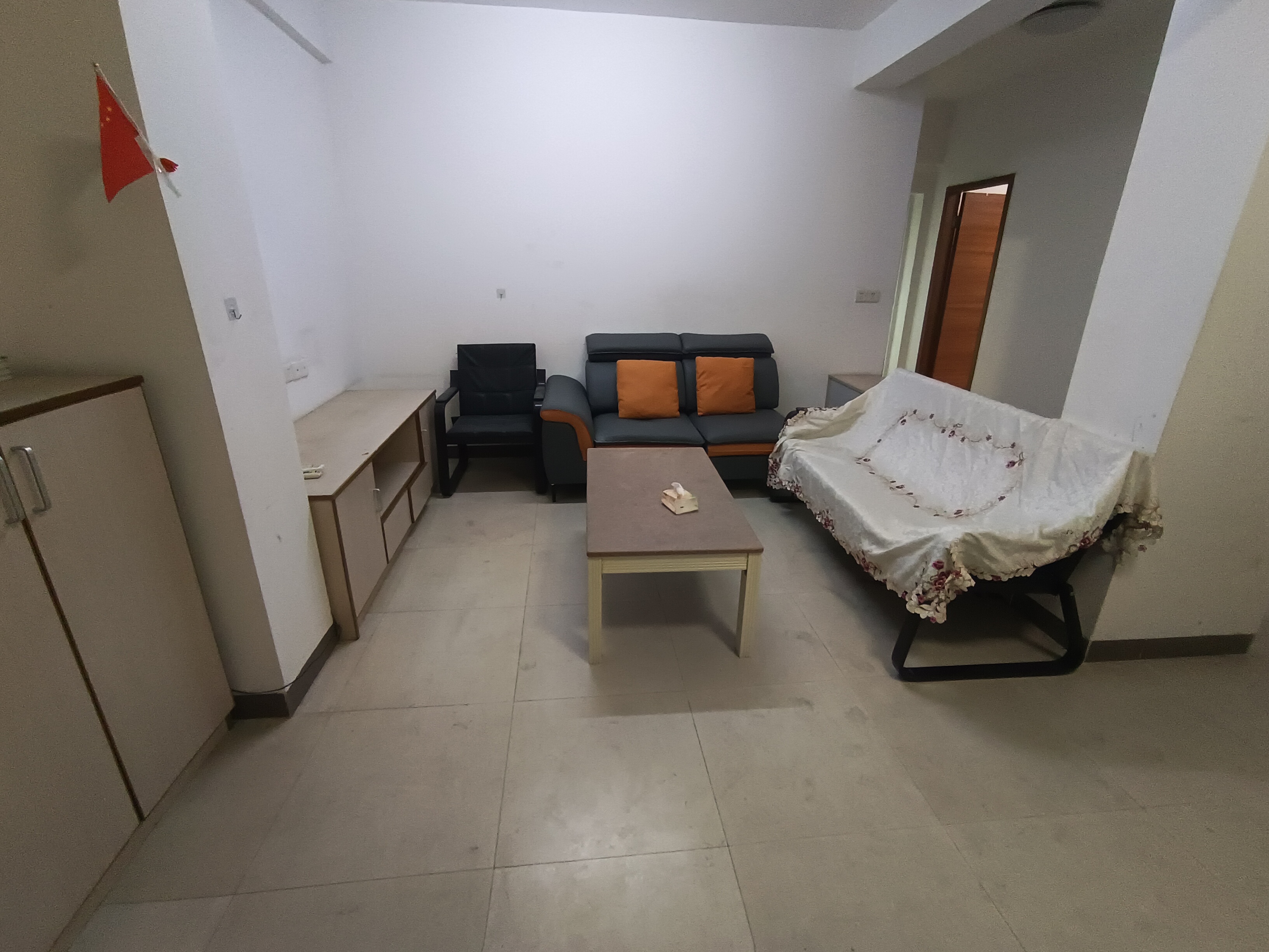 冈州大厦南普装2室1厅75m²