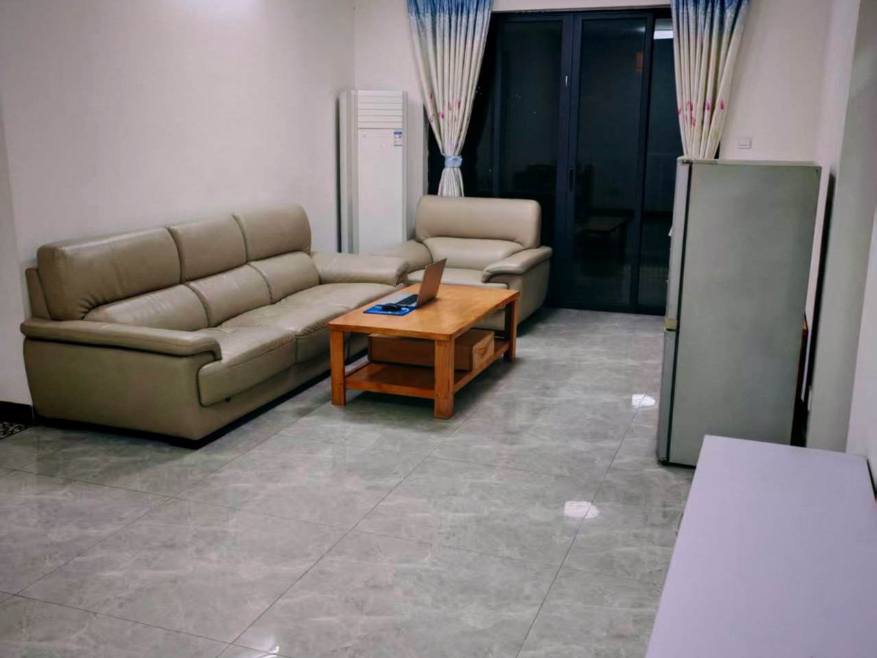 新景豪庭客厅-1