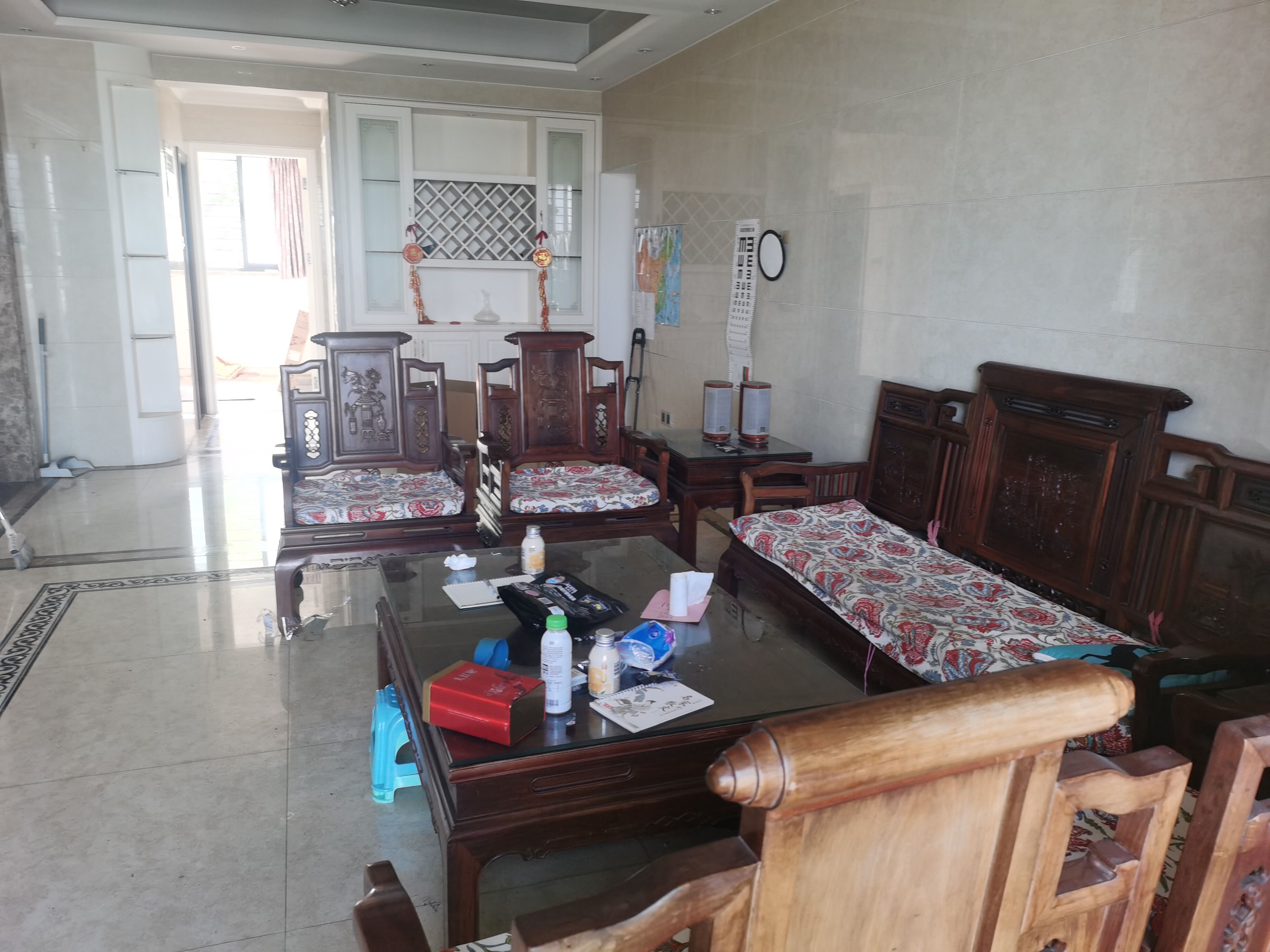 御峰园位置非常不错，楼下花园面积很大，环境优美，居住安静-深圳御峰园租房